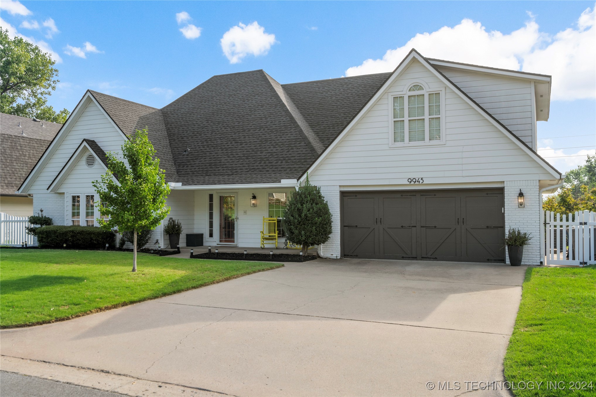 9945 S 72nd Avenue E