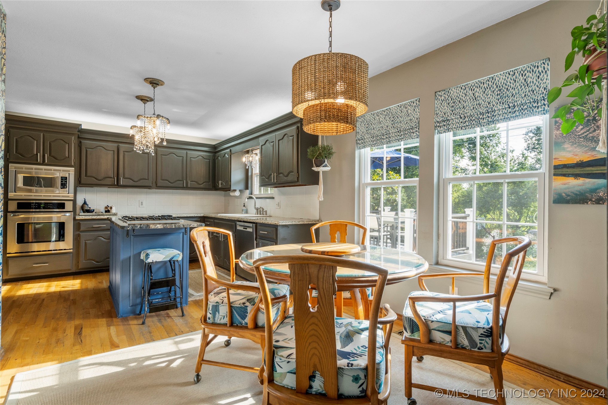 9945 S 72nd Avenue E