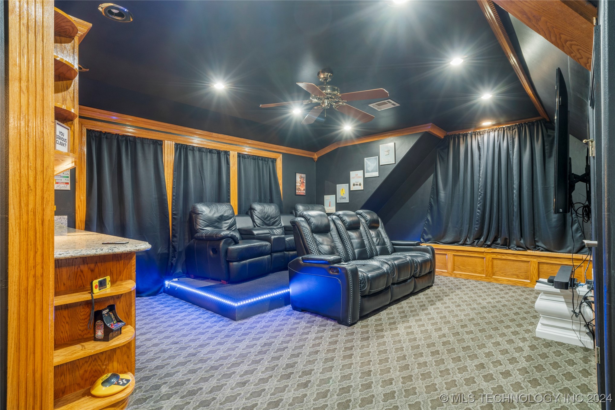 9945 S 72nd Avenue E