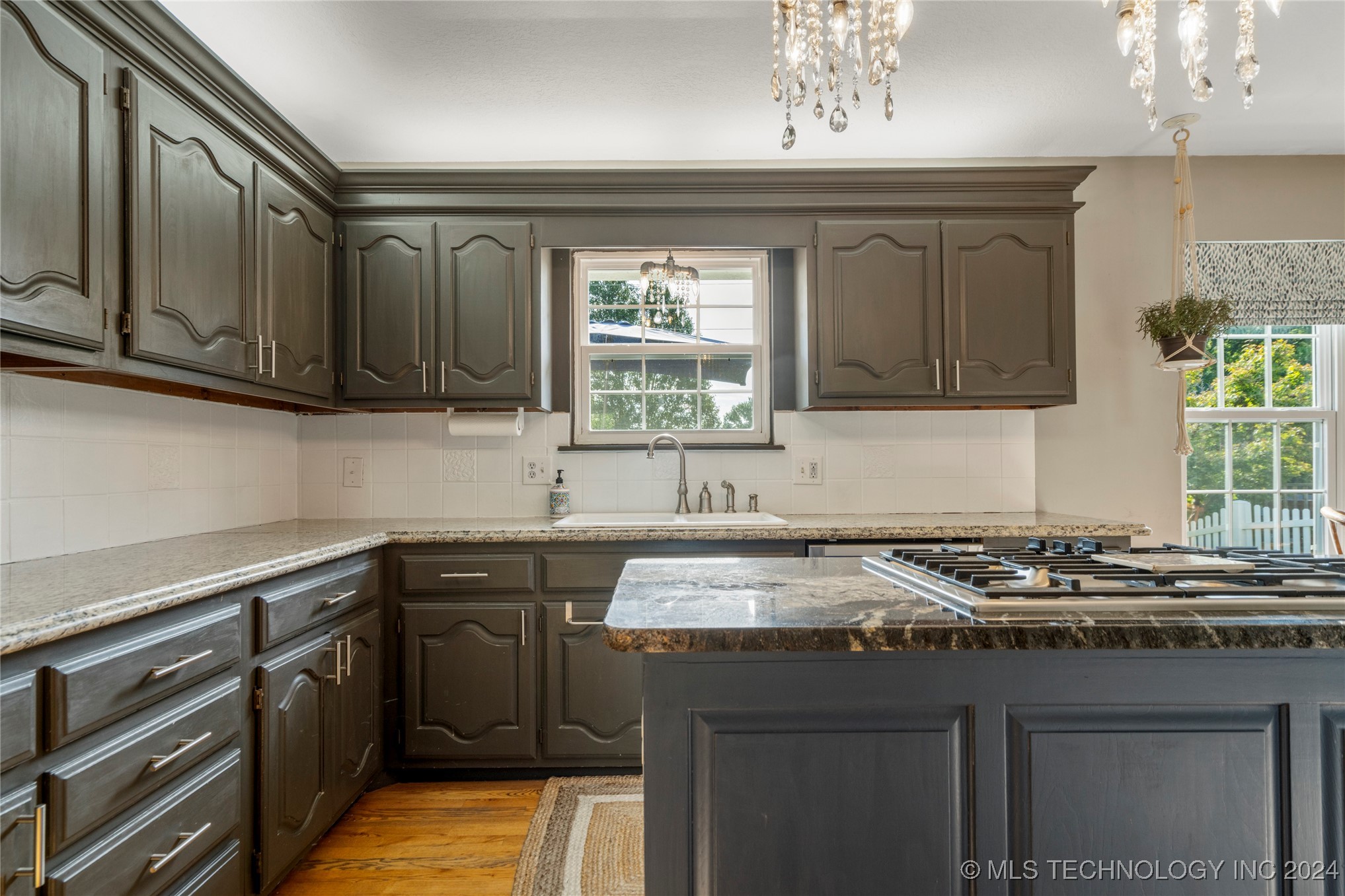 9945 S 72nd Avenue E