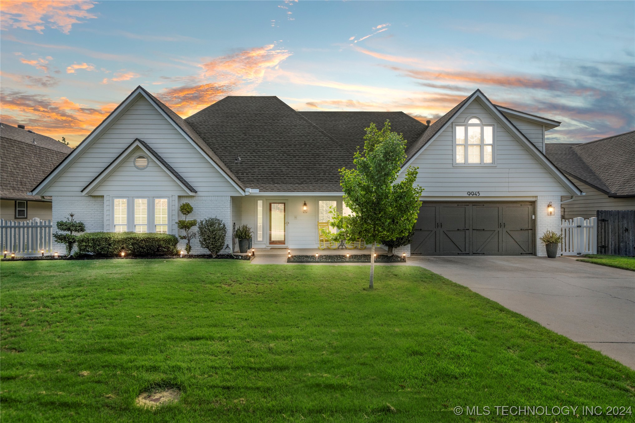 9945 S 72nd Avenue E