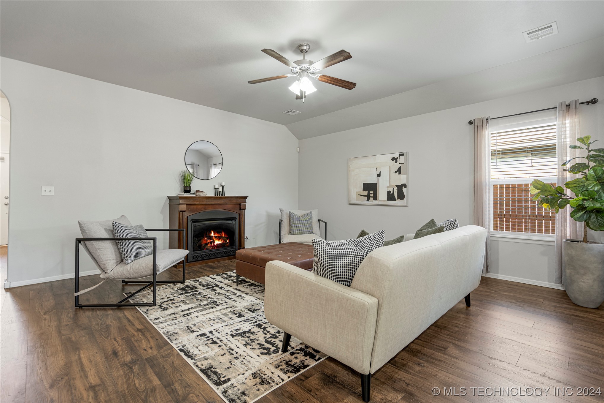 8543 E 160th Street S