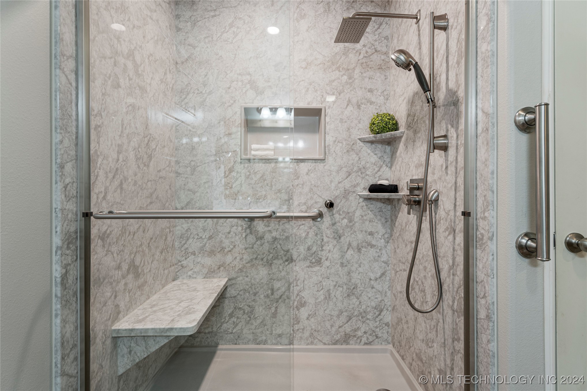 8543 E 160th Street S