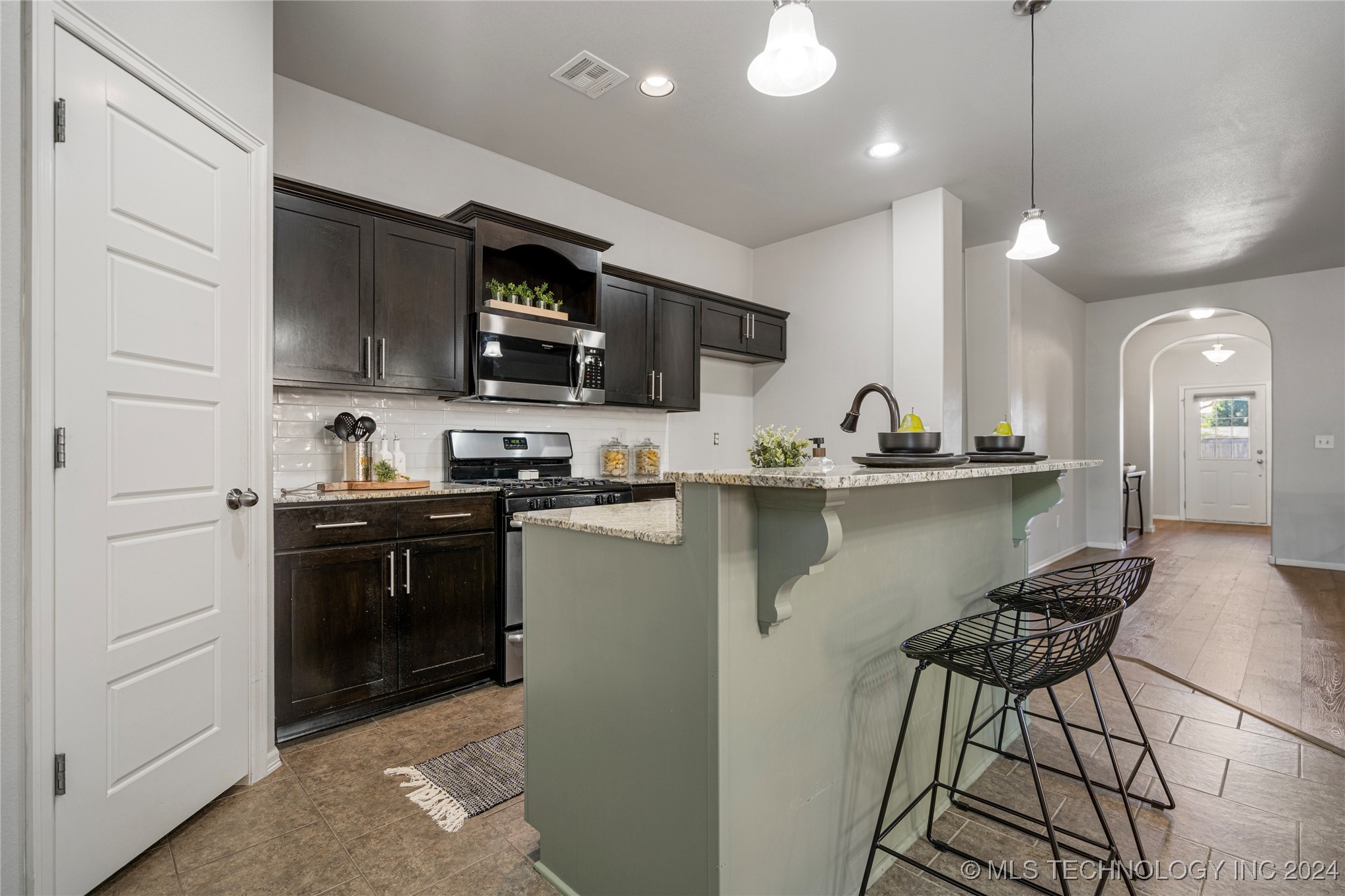 8543 E 160th Street S