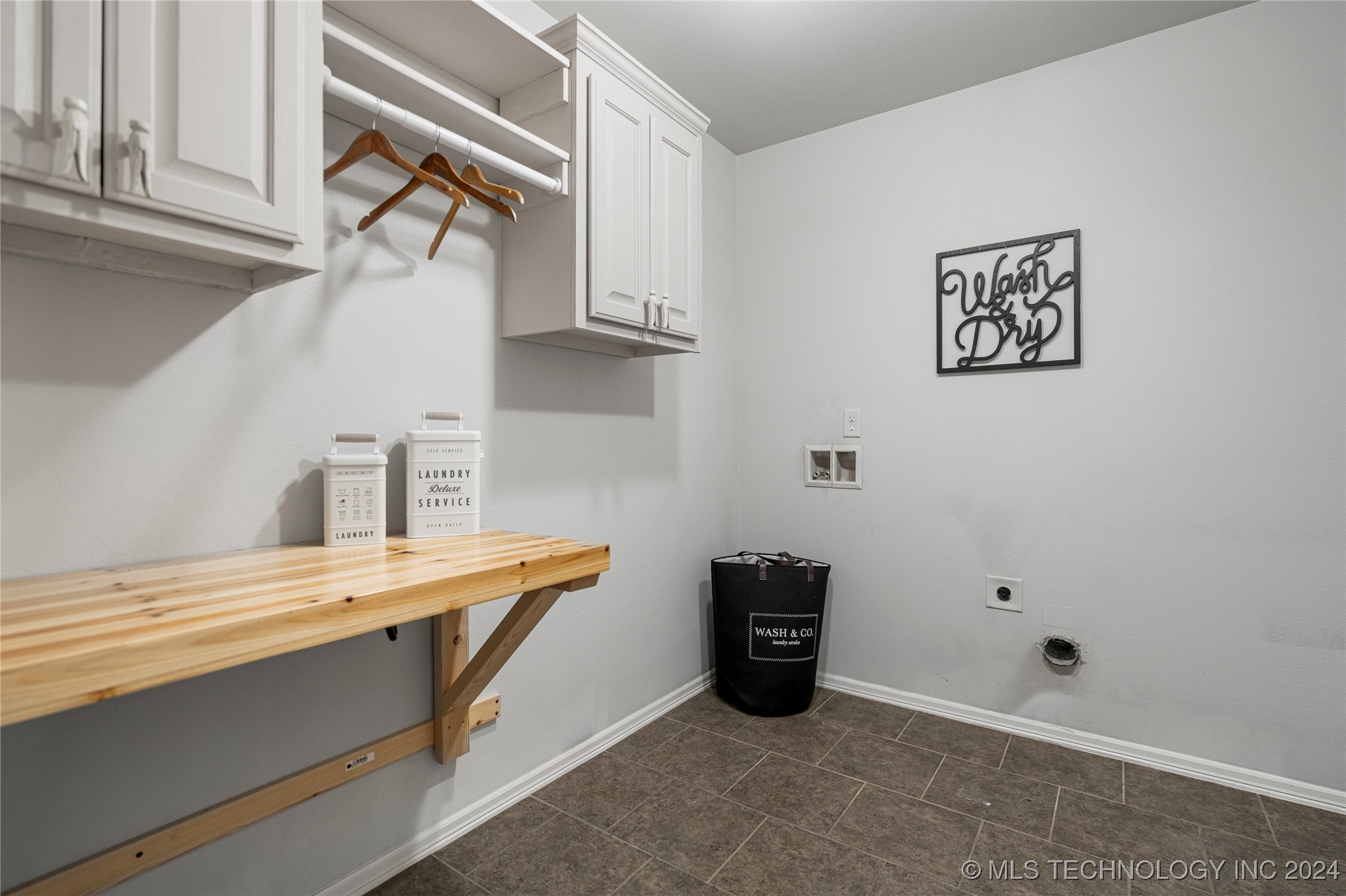 8543 E 160th Street S