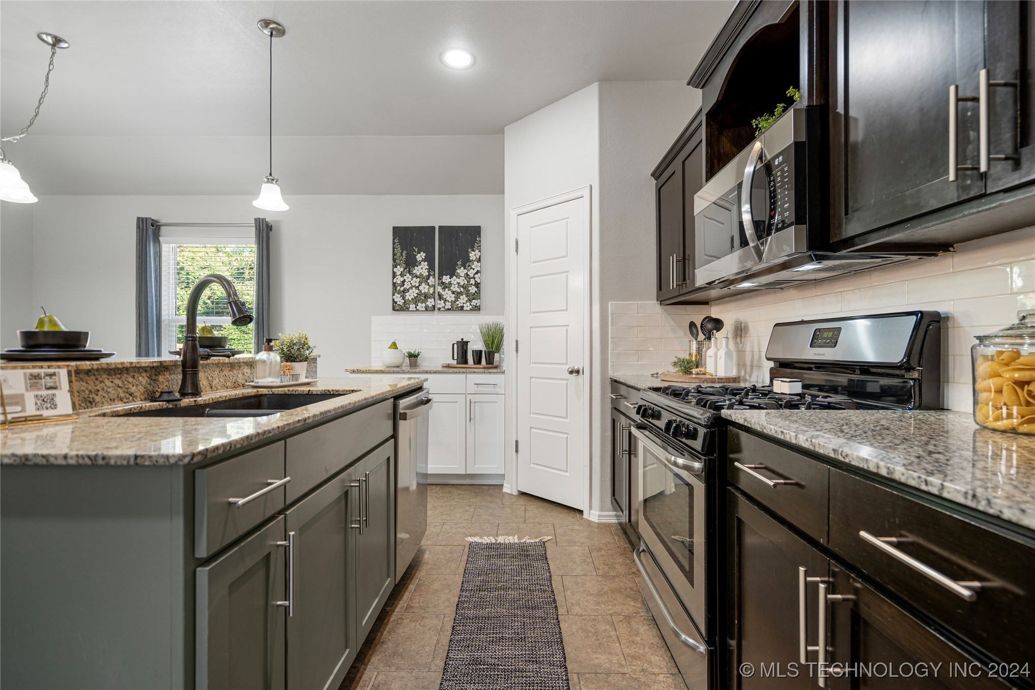 8543 E 160th Street S