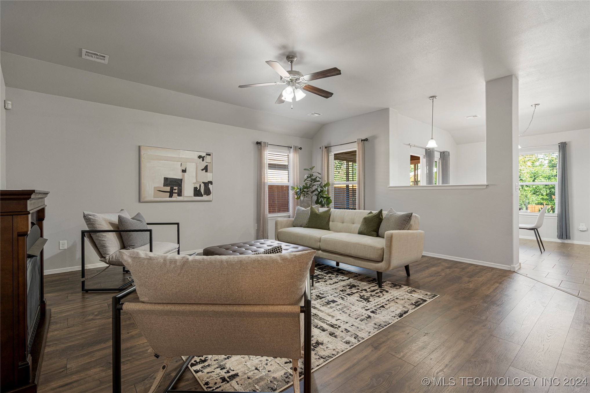 8543 E 160th Street S