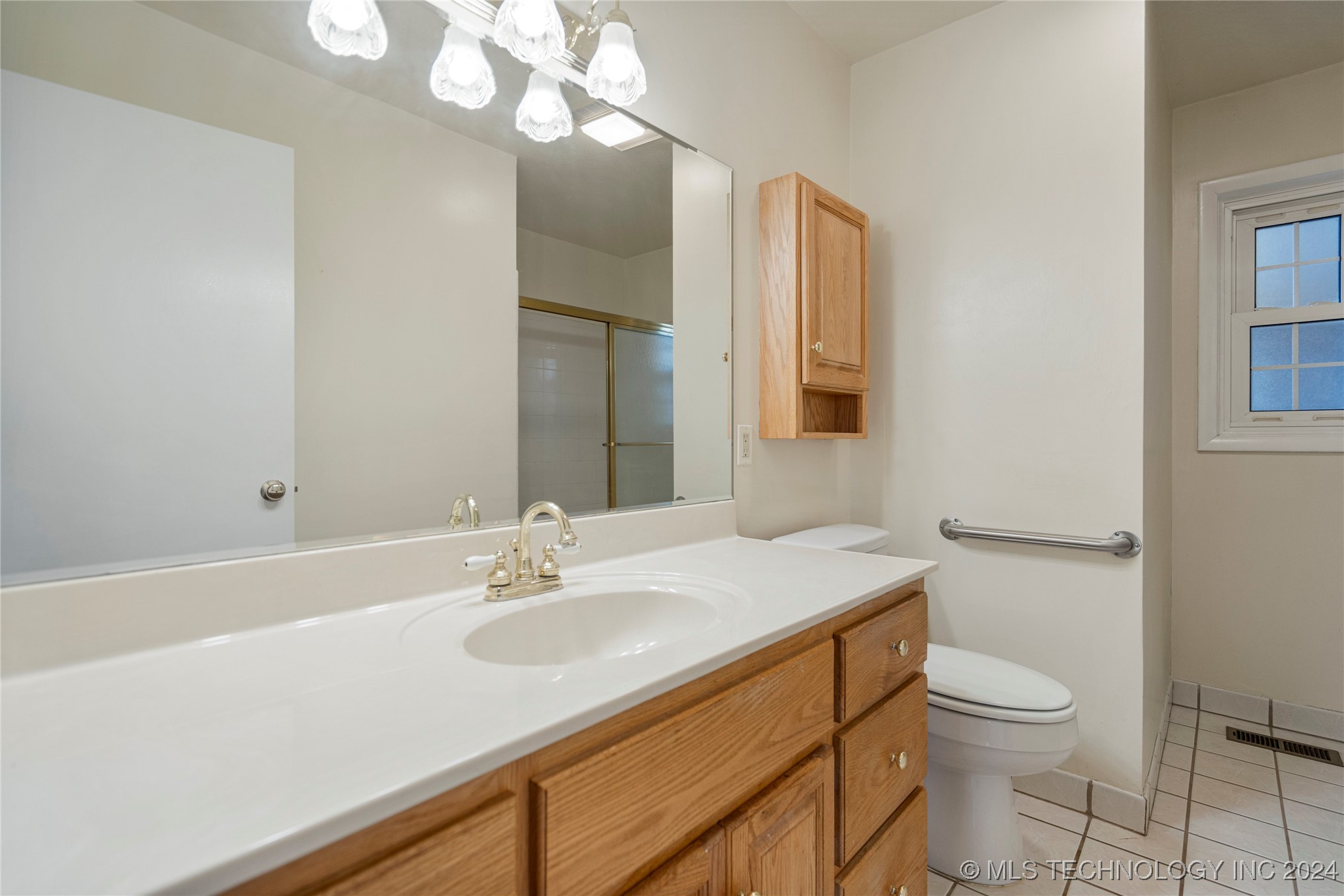 5847 S Lakewood Avenue