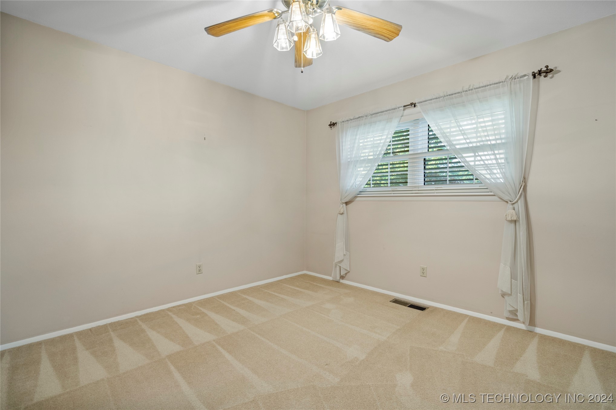 5847 S Lakewood Avenue