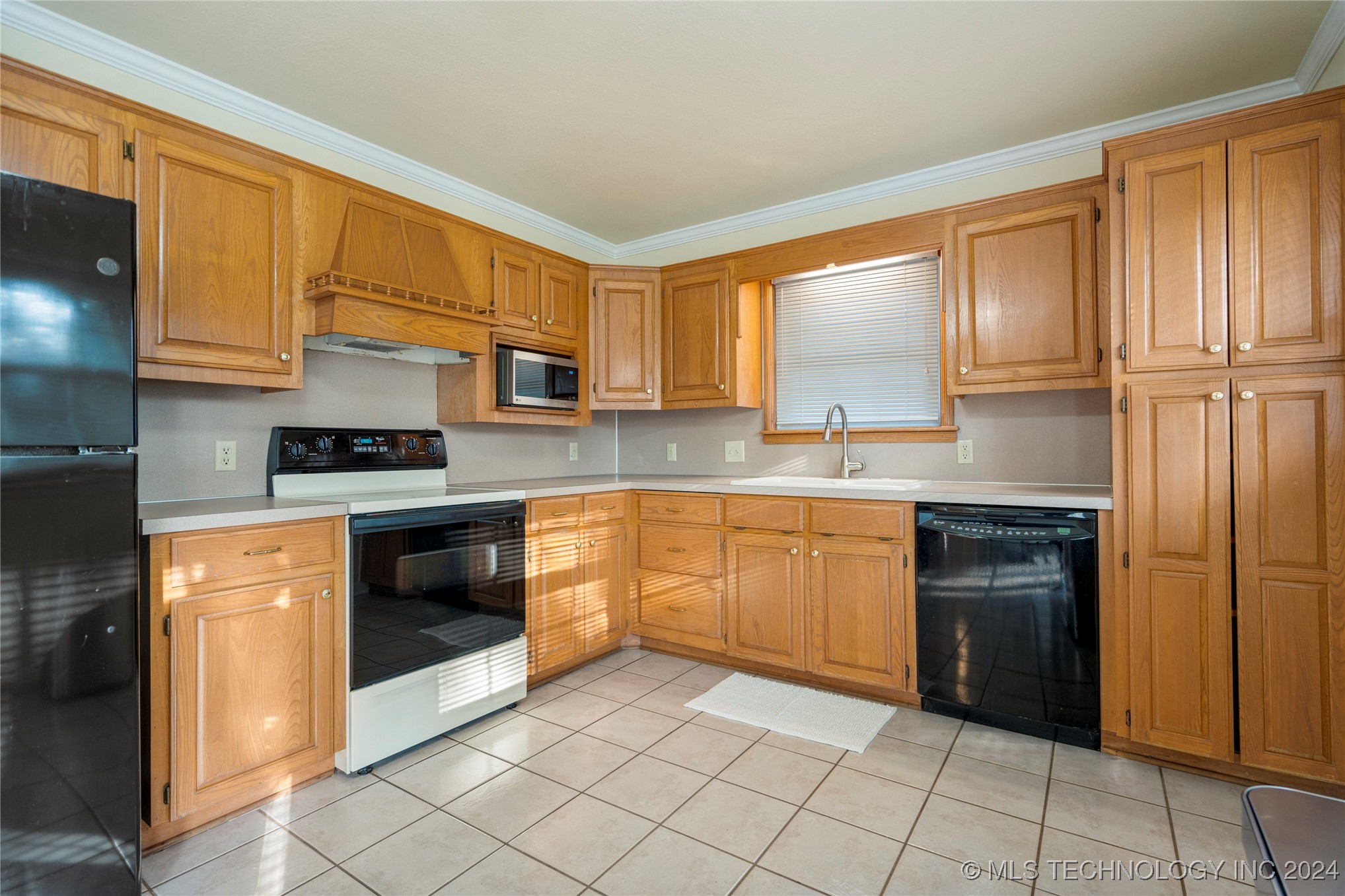 5847 S Lakewood Avenue