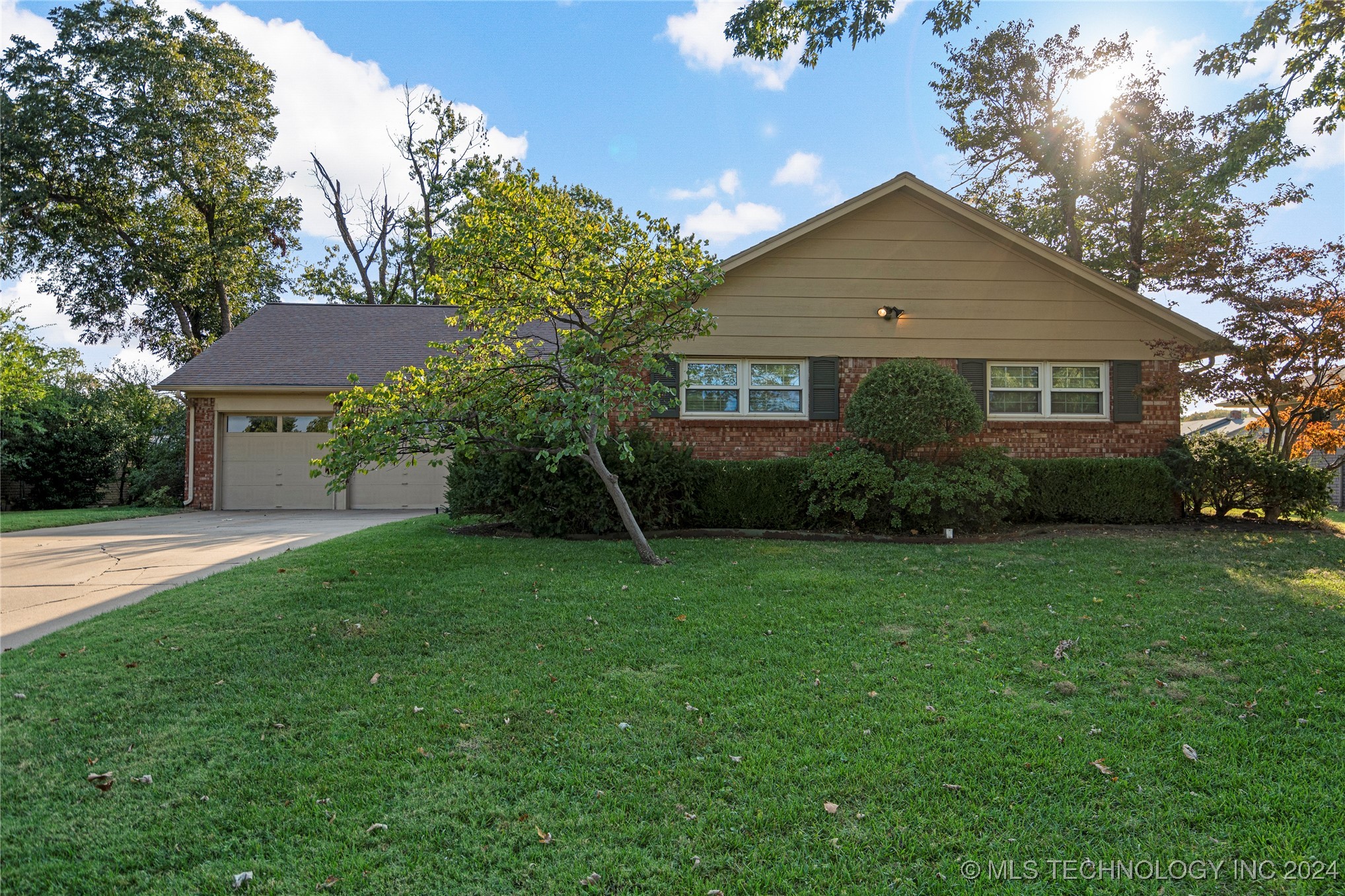 5847 S Lakewood Avenue