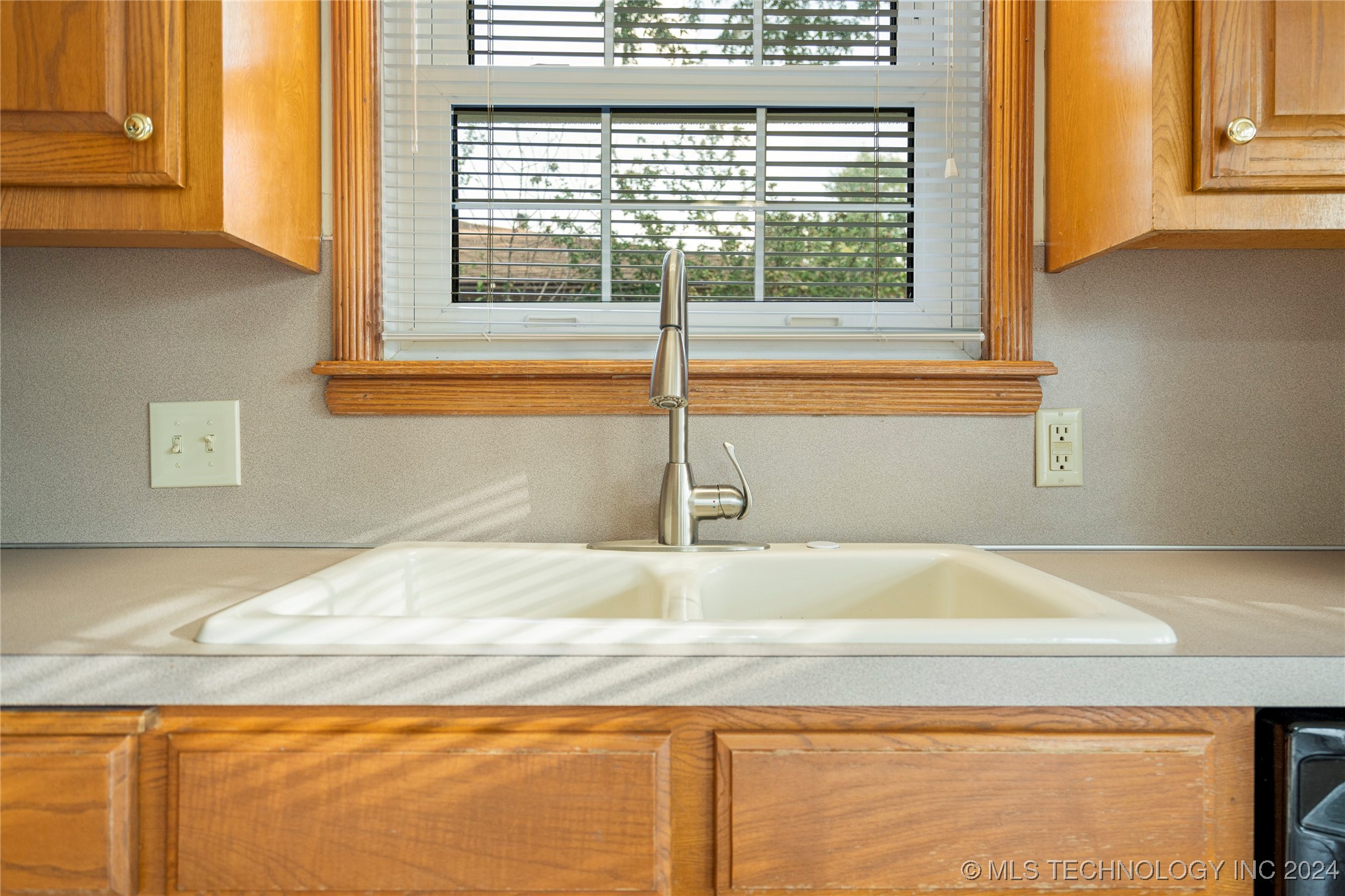 5847 S Lakewood Avenue