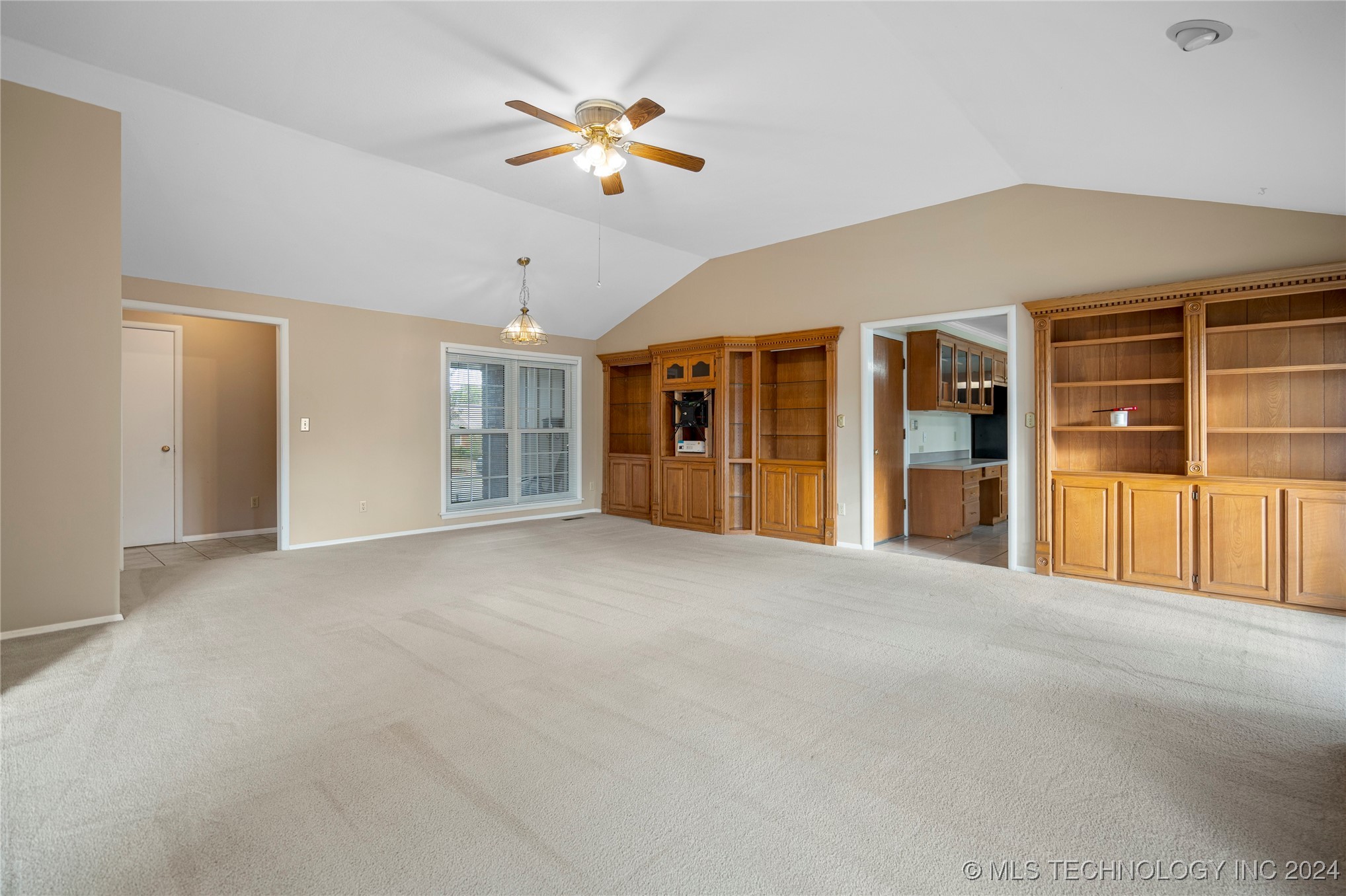 5847 S Lakewood Avenue