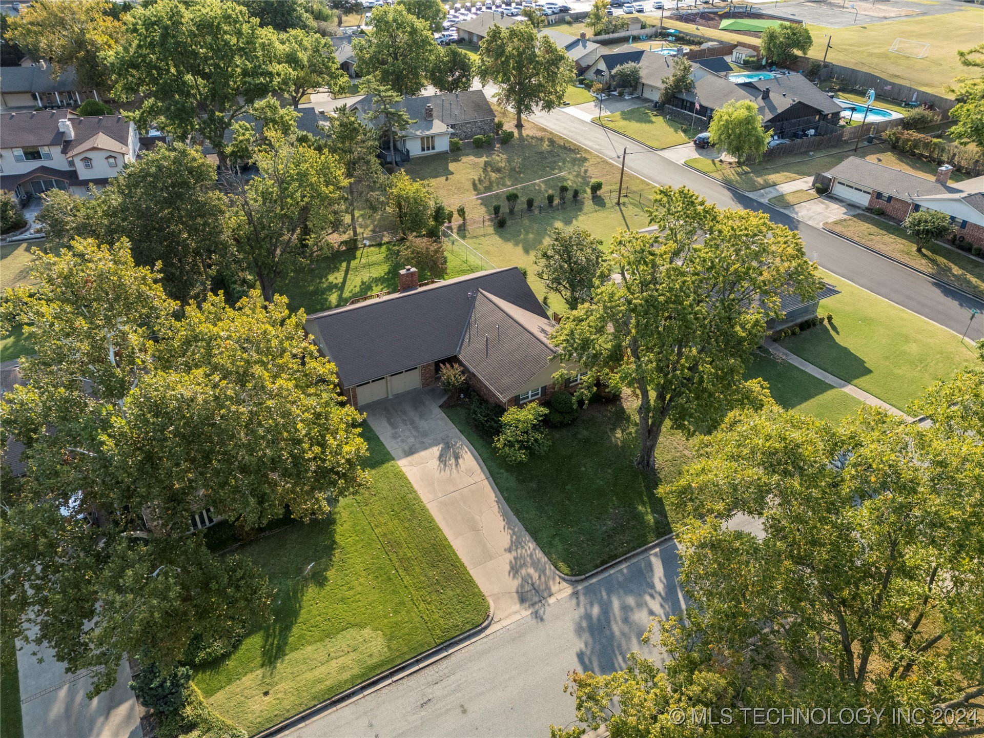 5847 S Lakewood Avenue