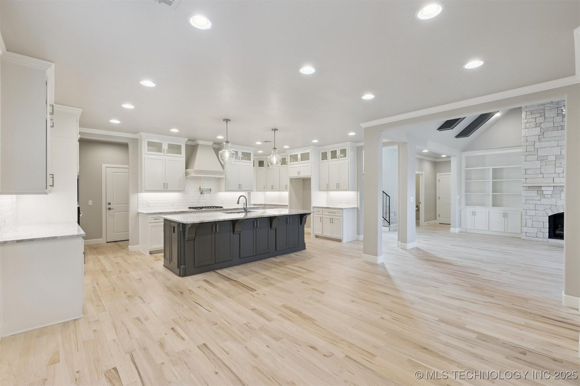 14270 S Evanston Avenue S