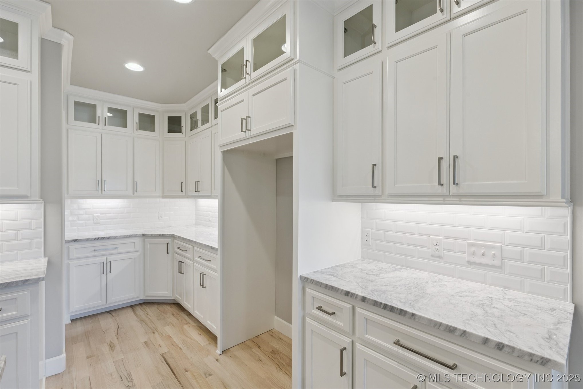 14270 S Evanston Avenue S