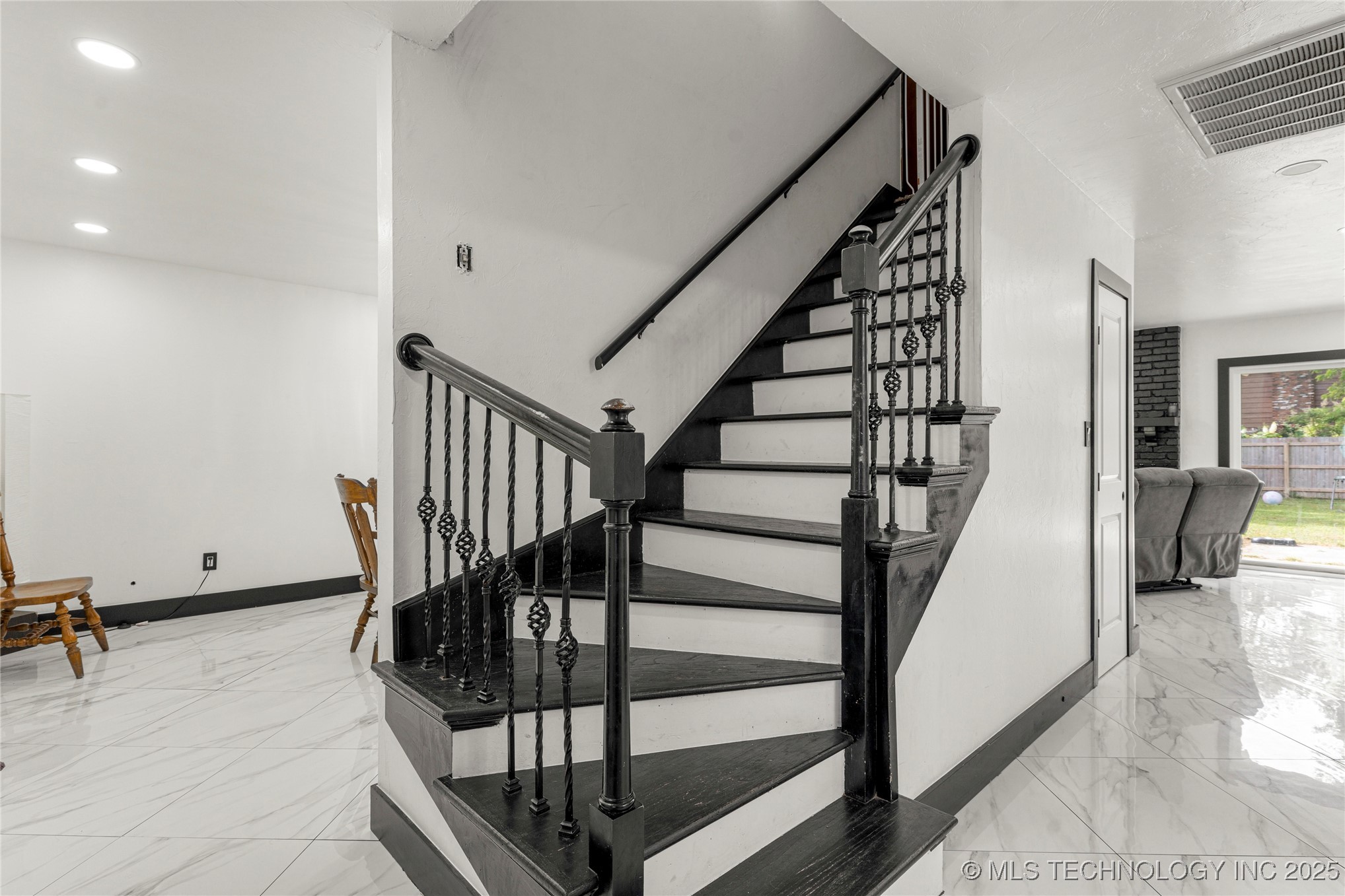 2122 E 52nd Street