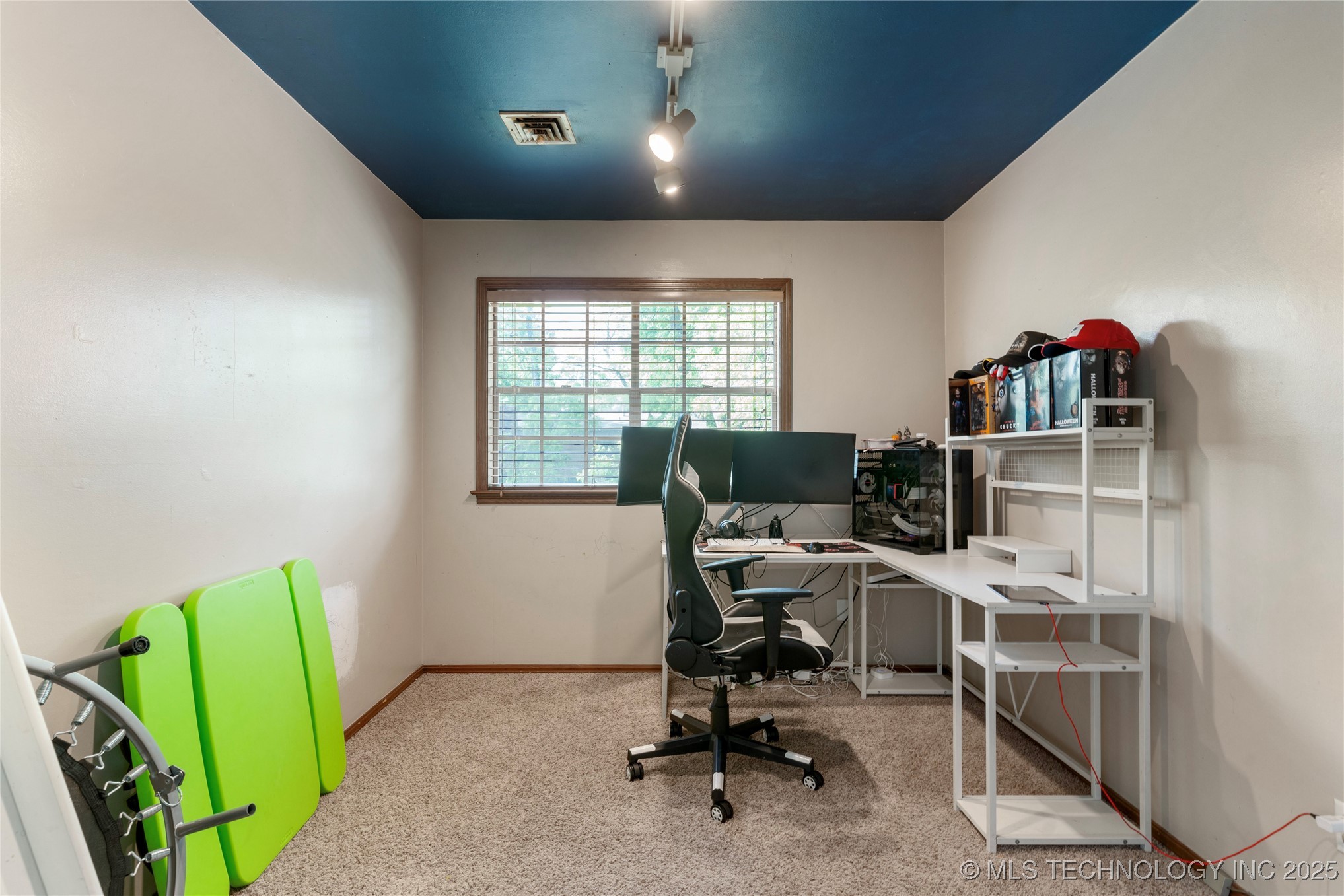 2122 E 52nd Street