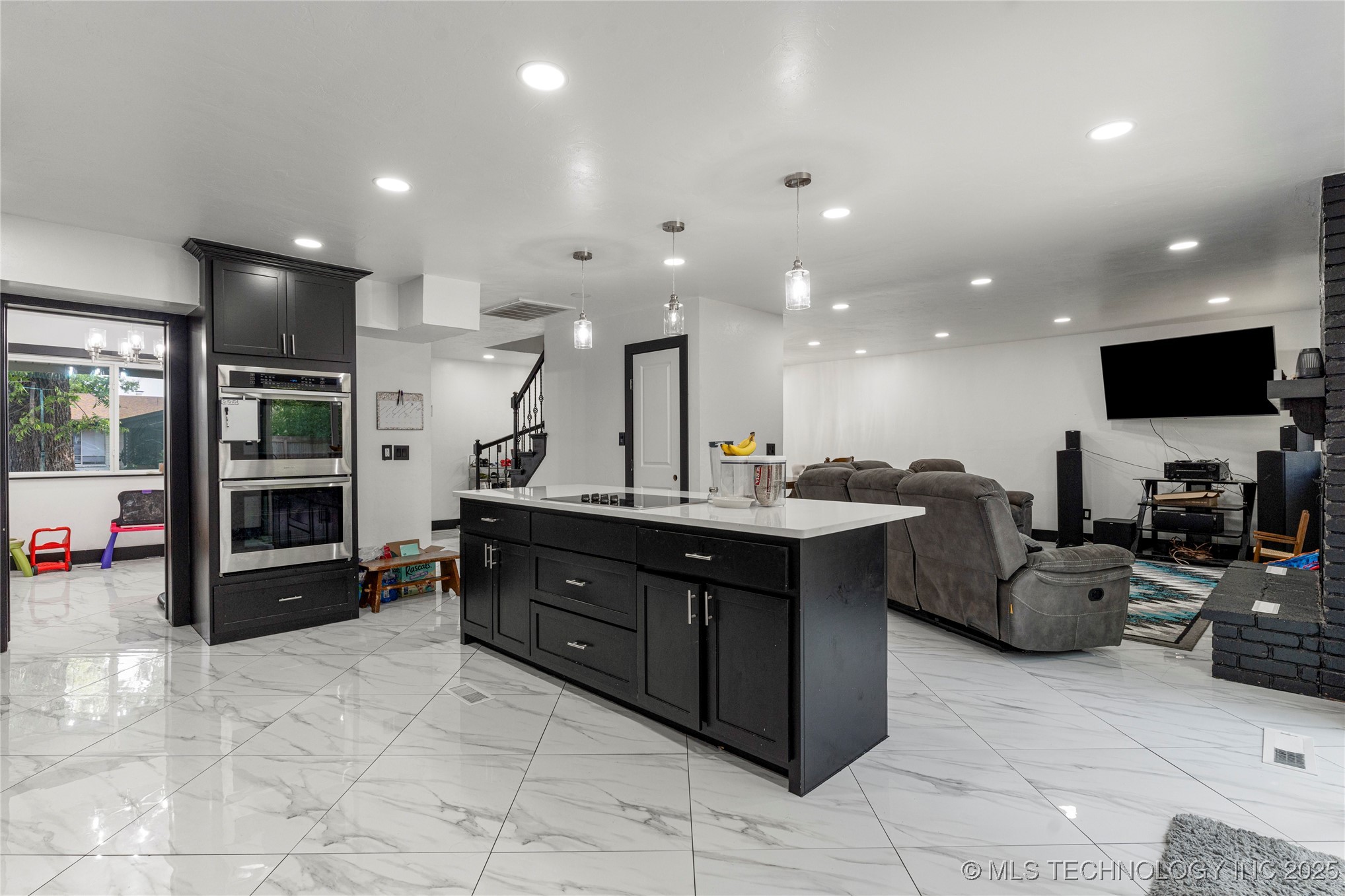 2122 E 52nd Street