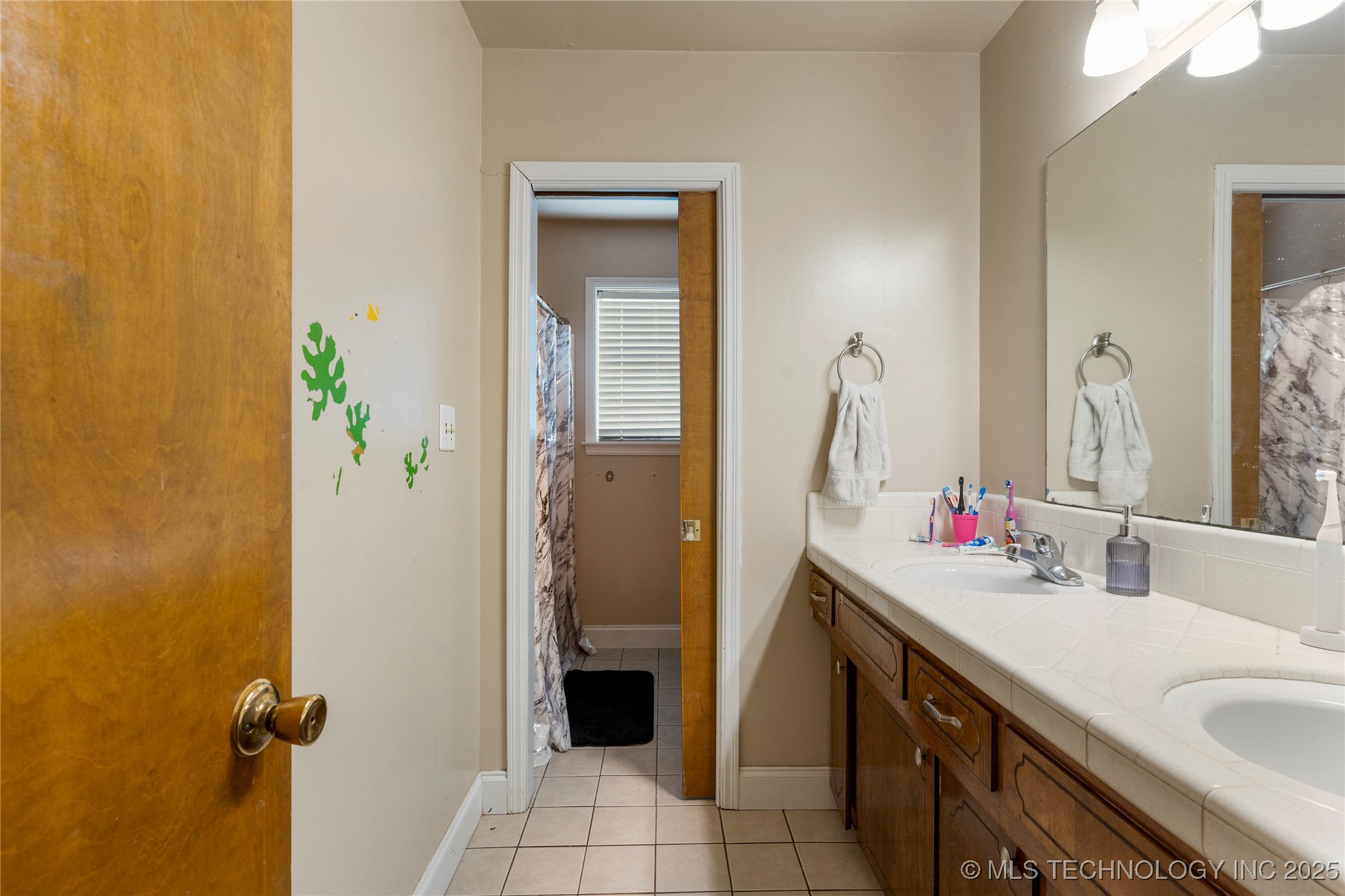 2122 E 52nd Street