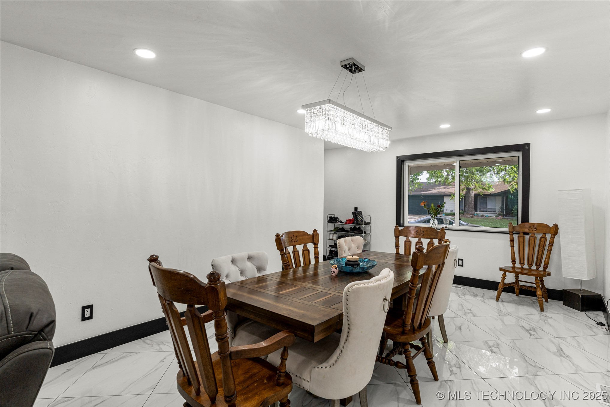 2122 E 52nd Street