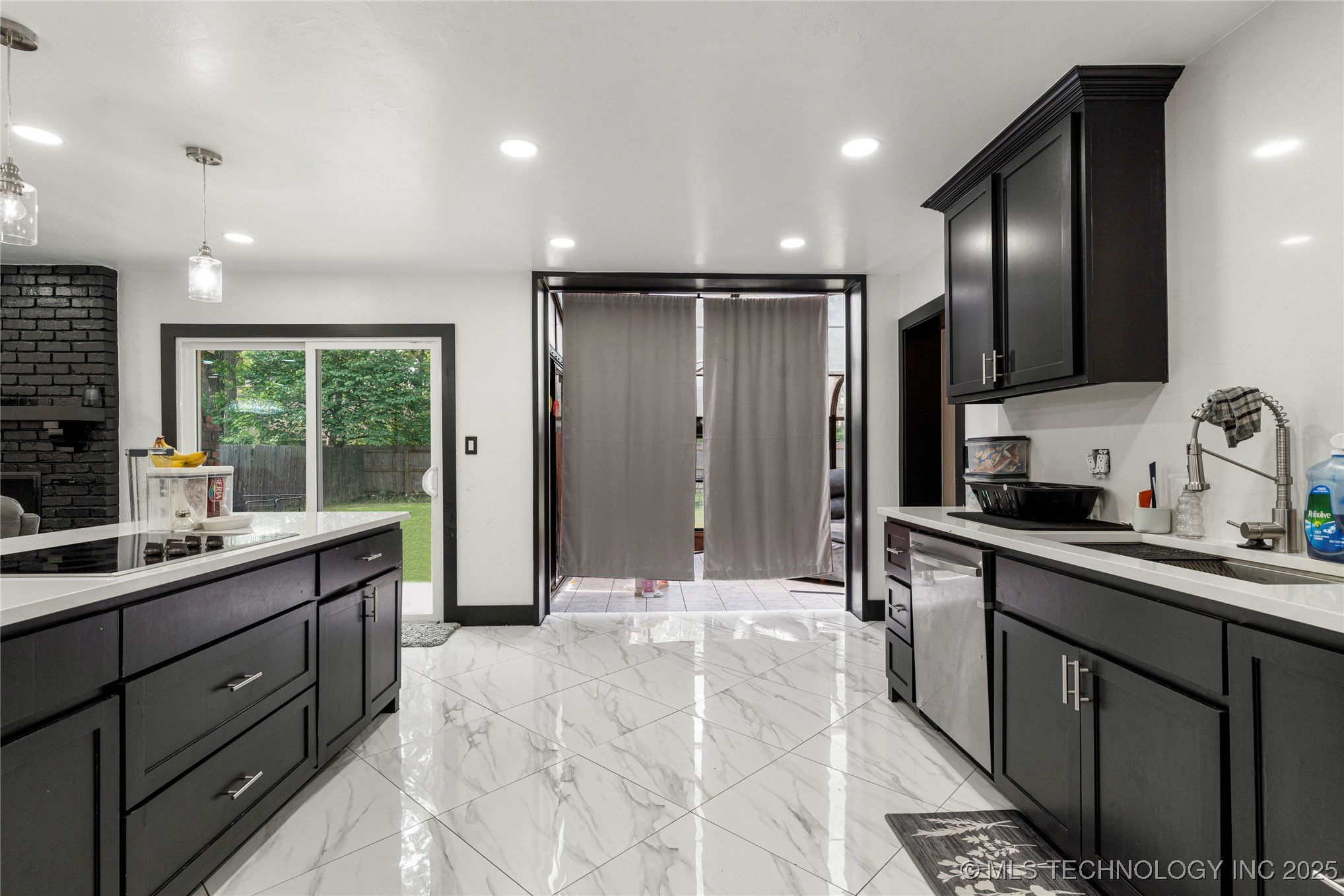 2122 E 52nd Street