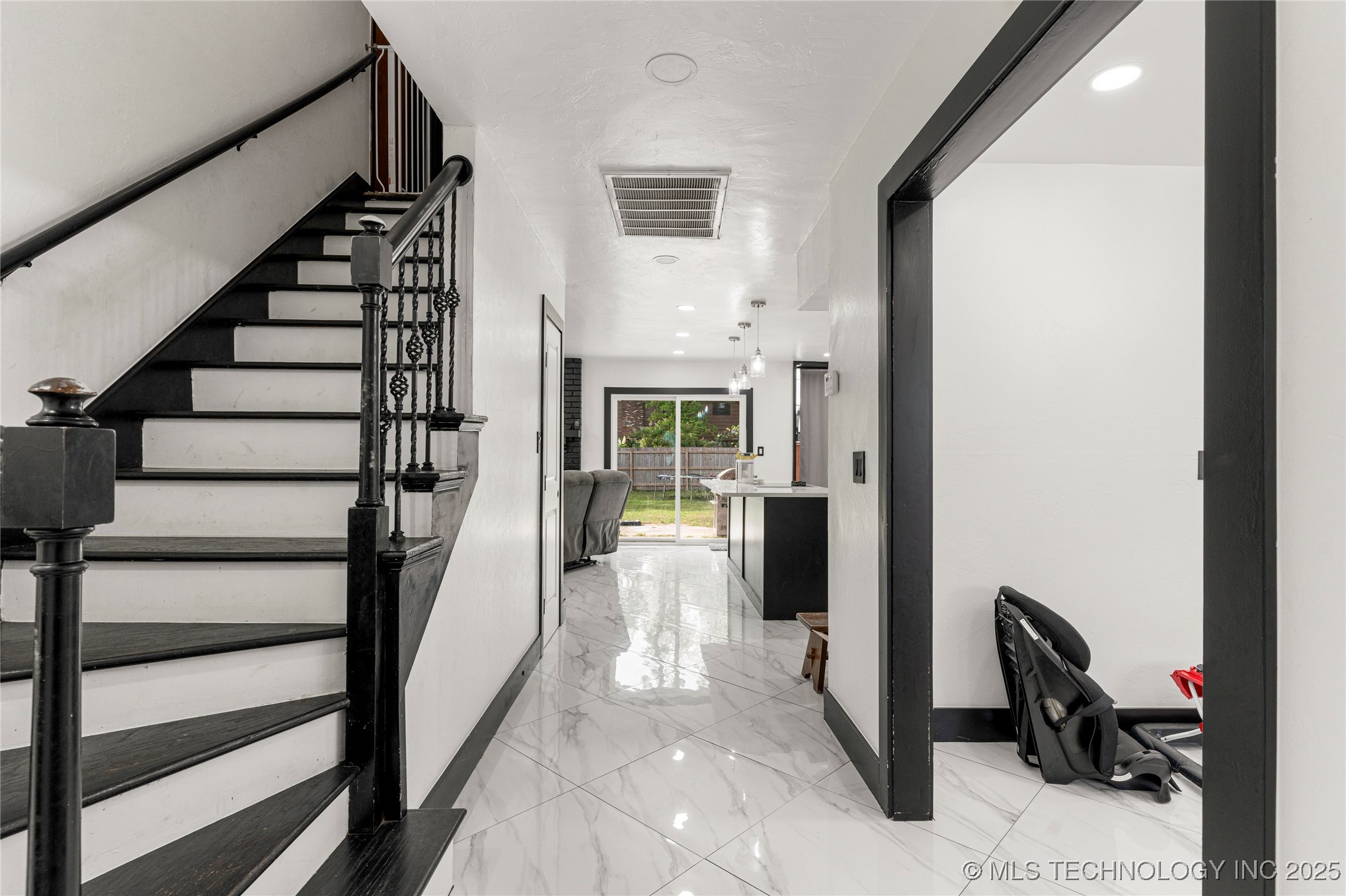 2122 E 52nd Street