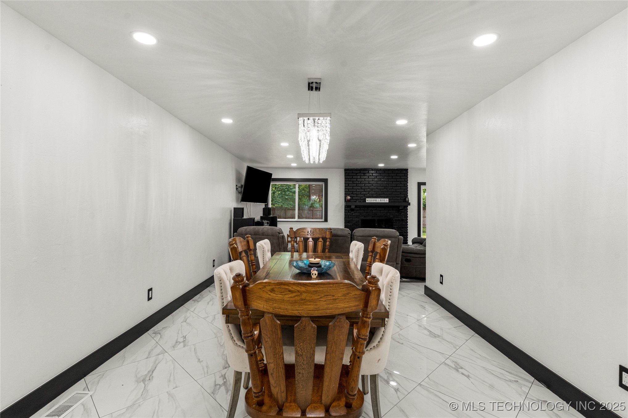 2122 E 52nd Street