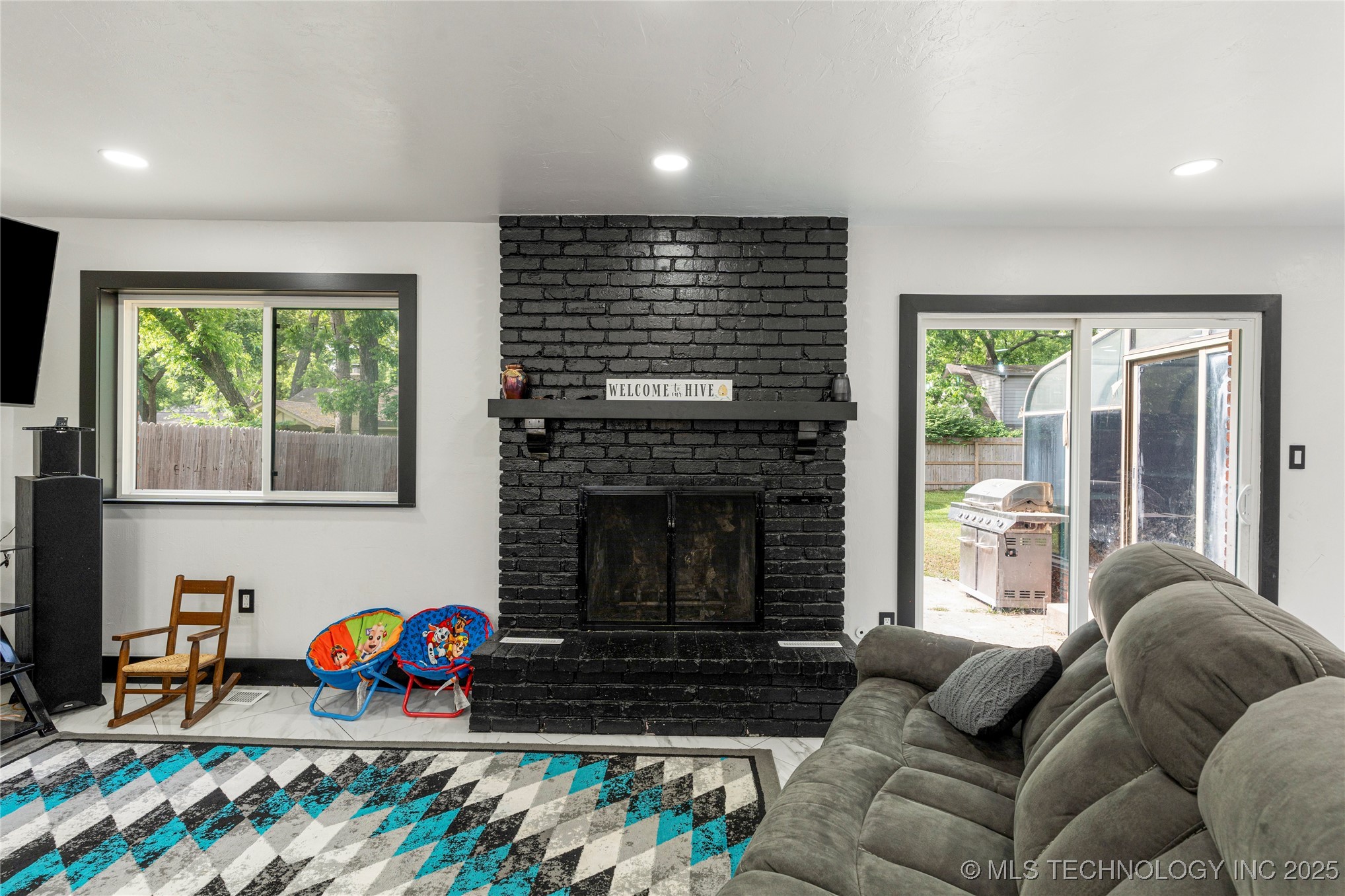 2122 E 52nd Street