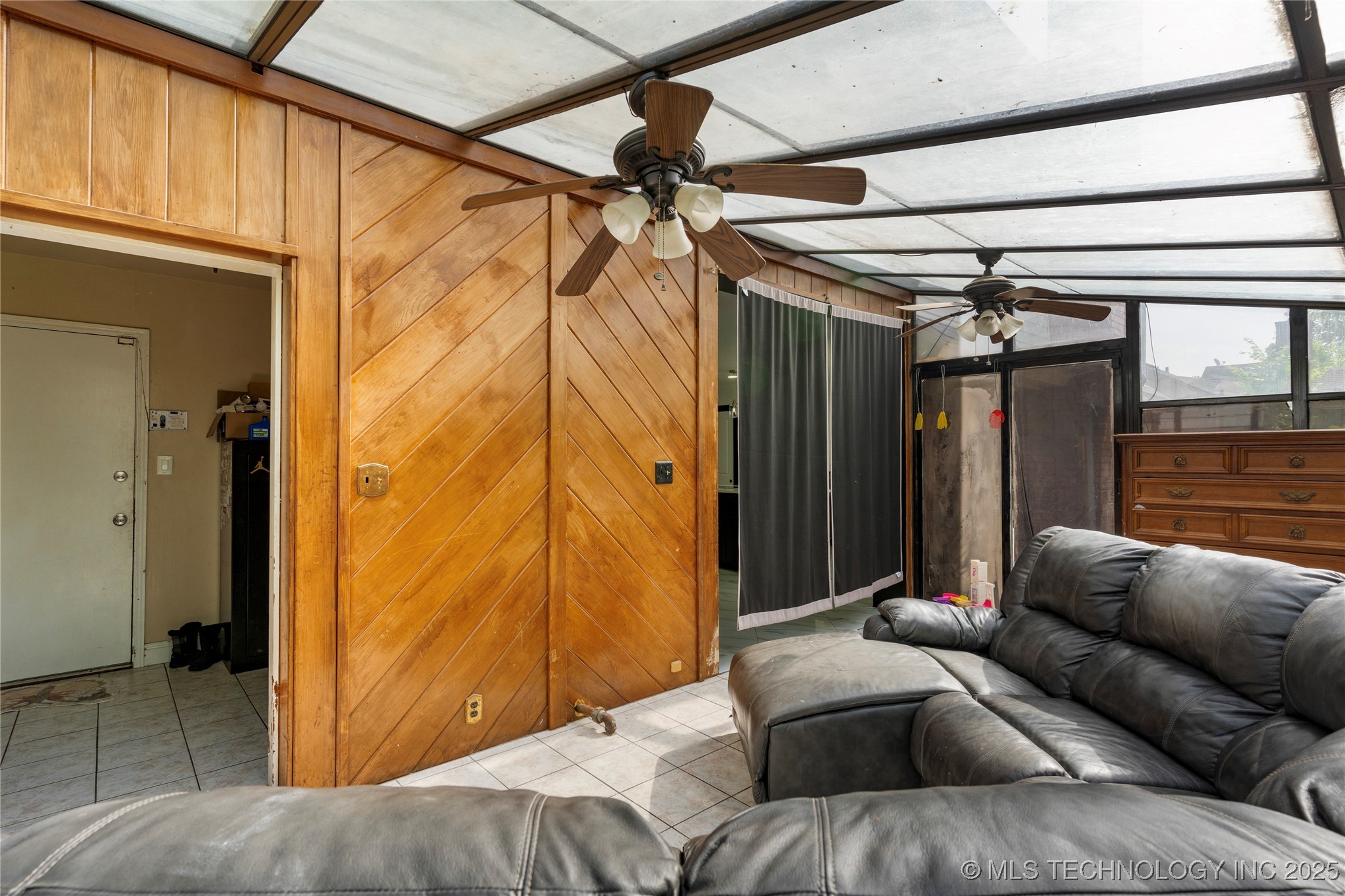 2122 E 52nd Street