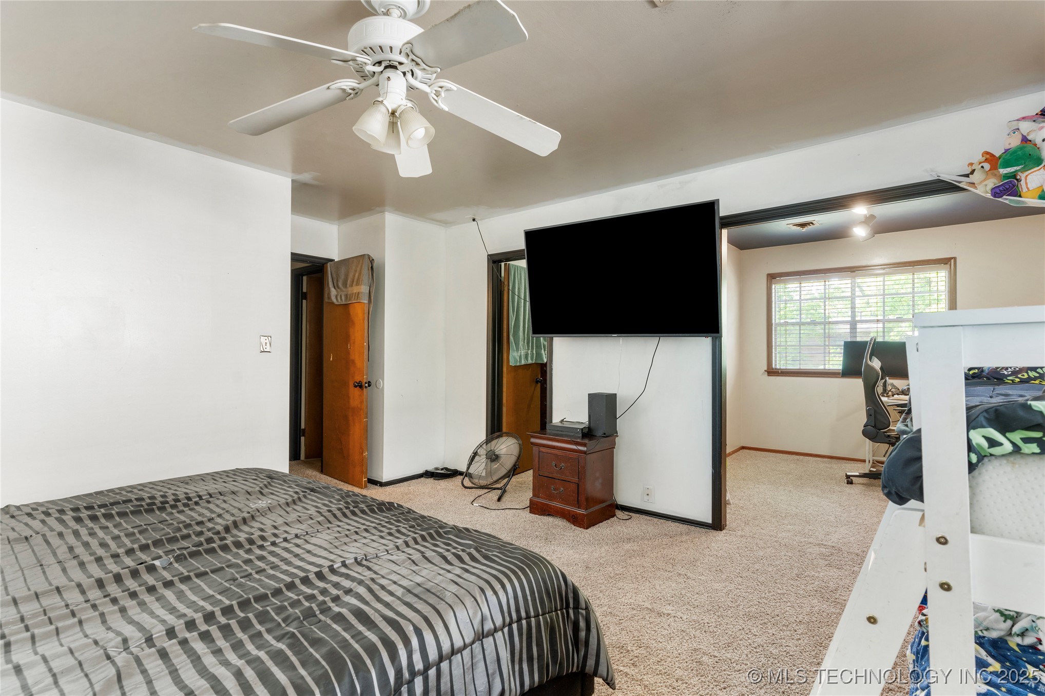 2122 E 52nd Street