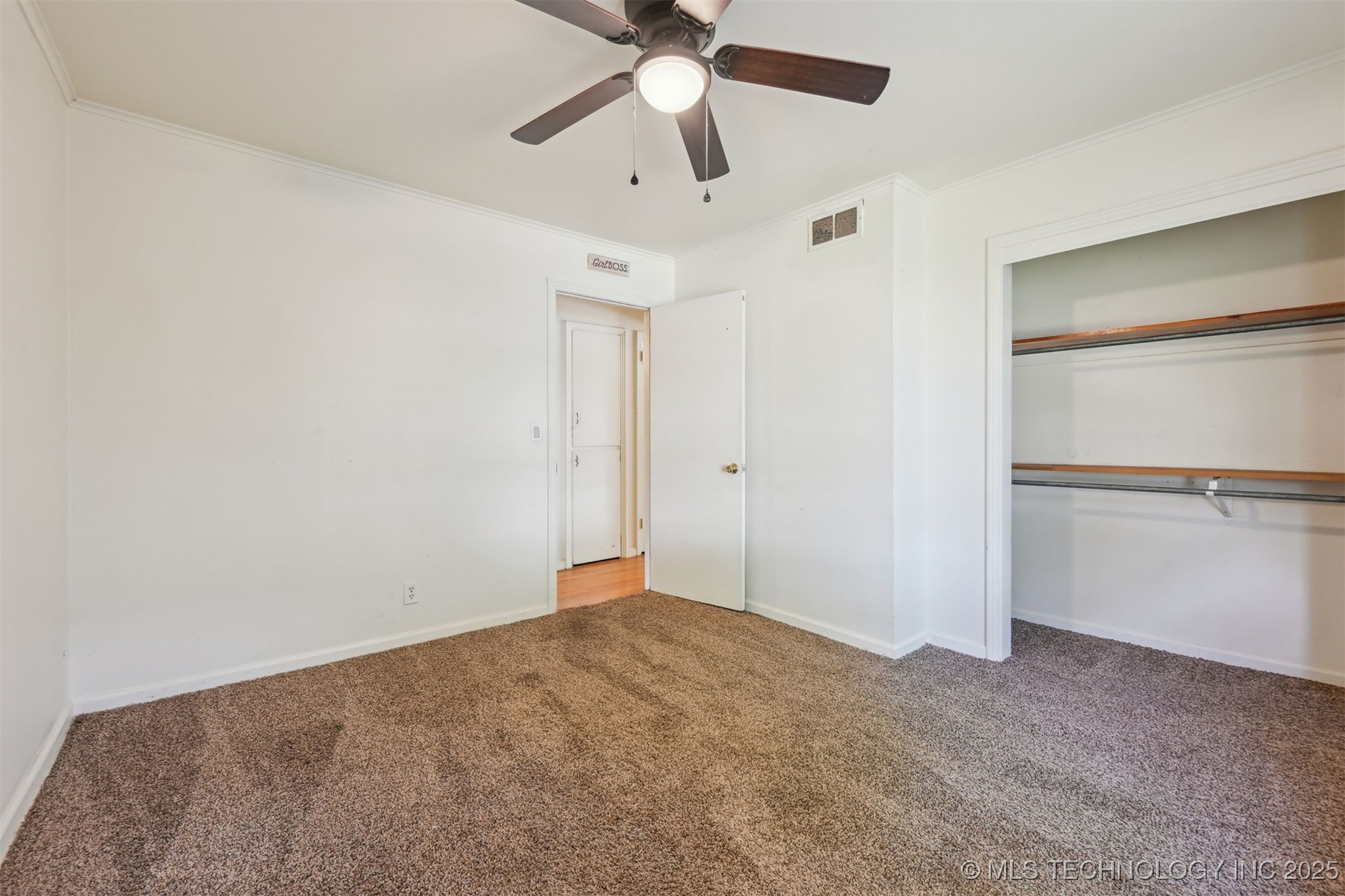 1534 E 54th Place