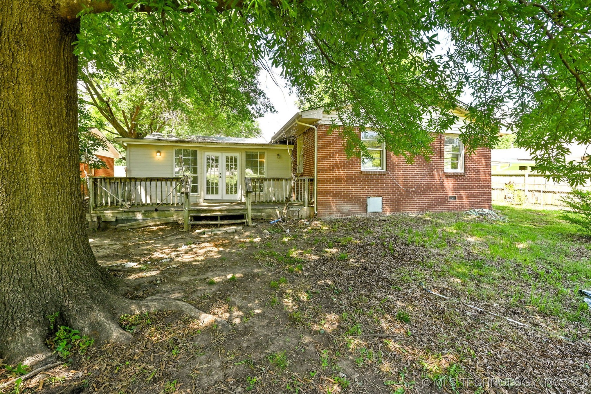 1534 E 54th Place