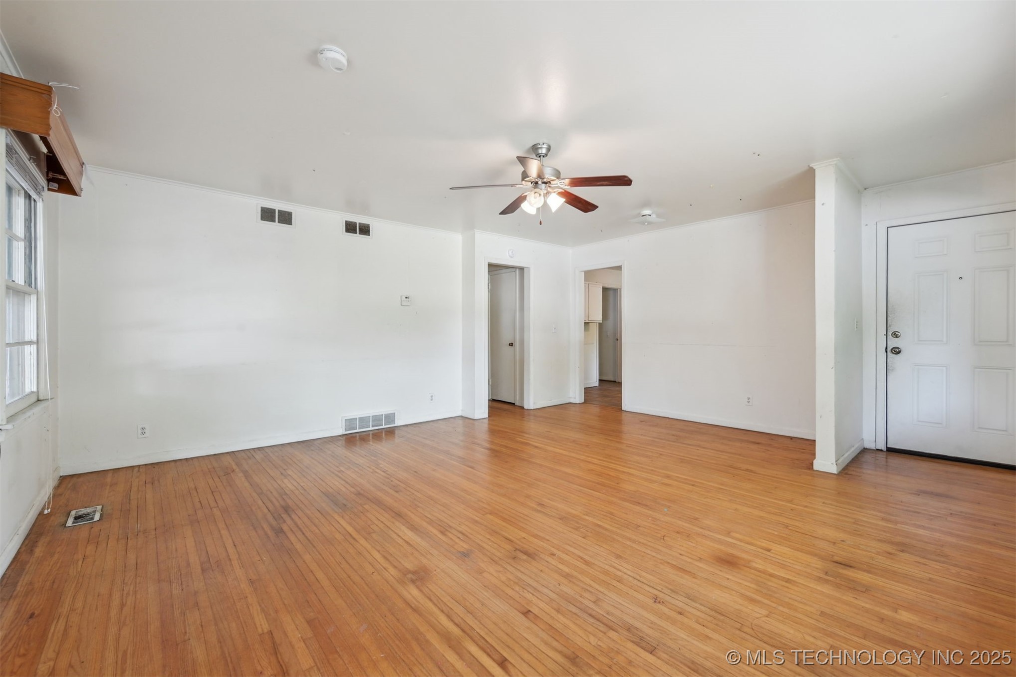 1534 E 54th Place