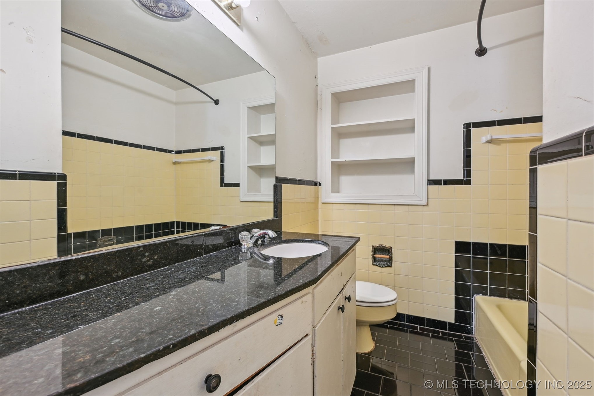 1534 E 54th Place