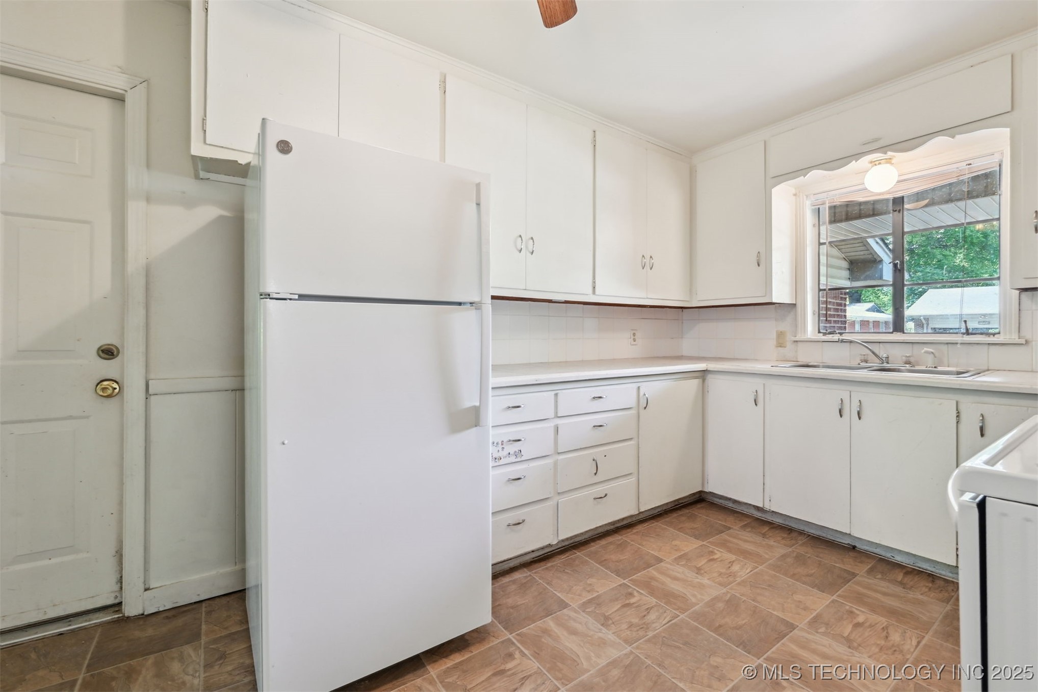 1534 E 54th Place