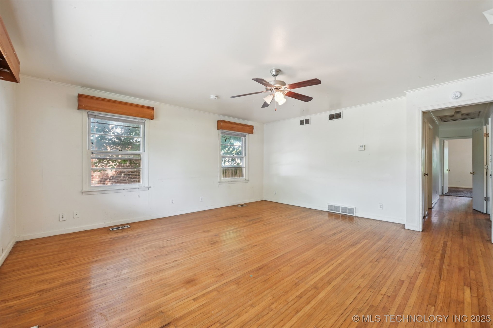 1534 E 54th Place