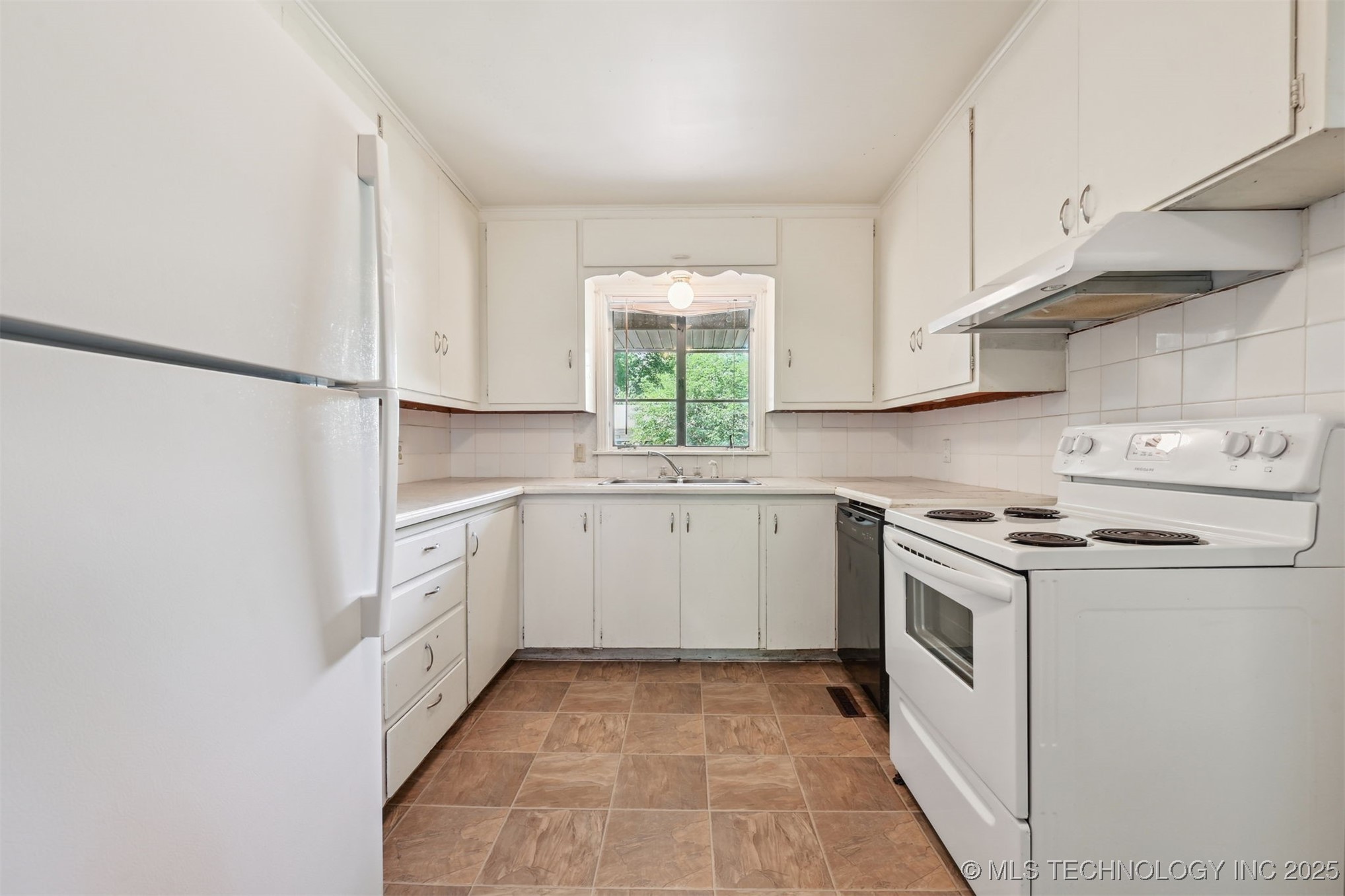 1534 E 54th Place