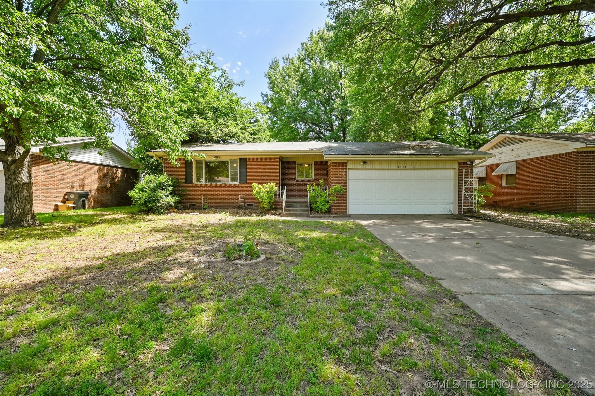 1534 E 54th Place