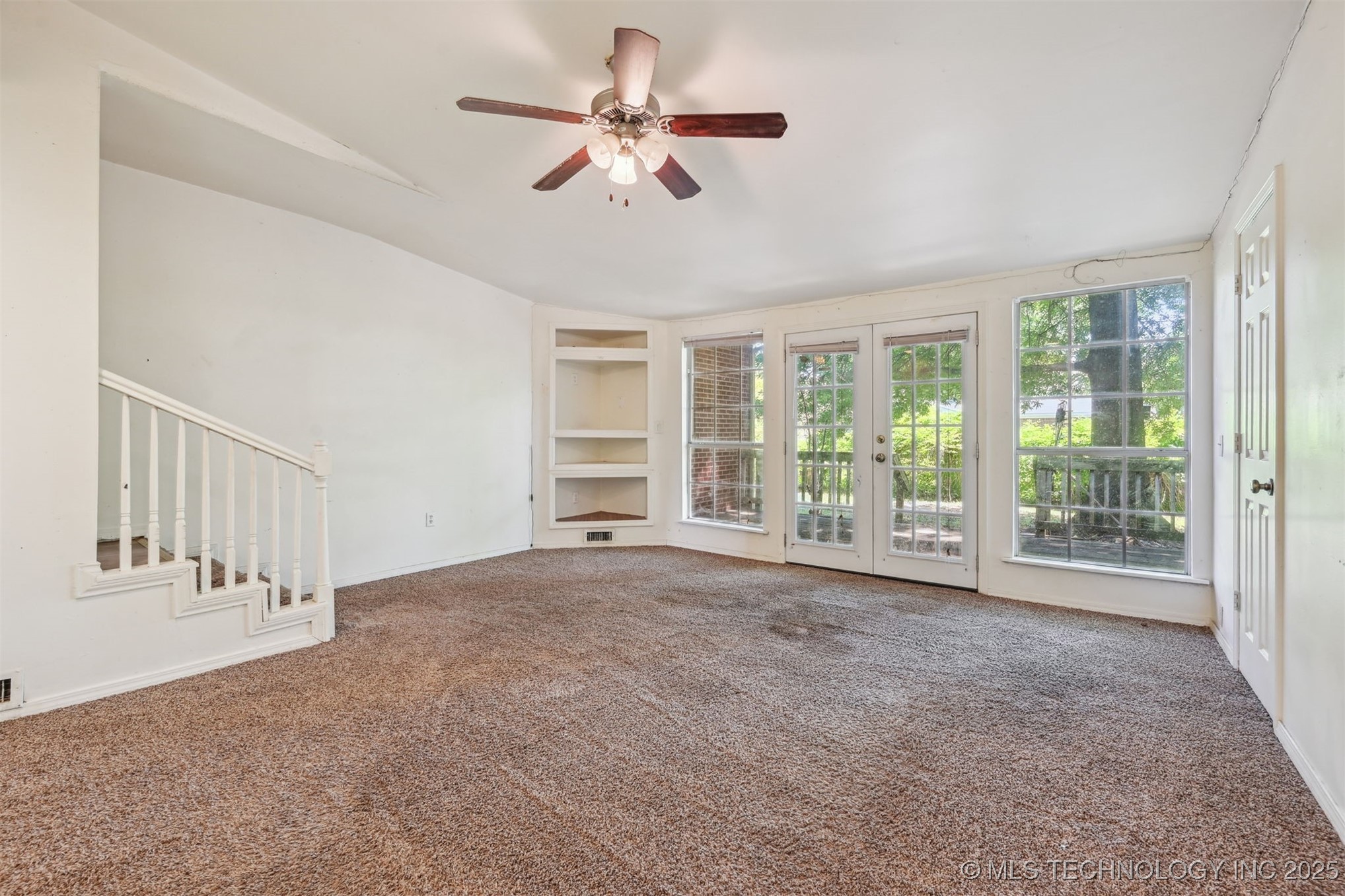 1534 E 54th Place