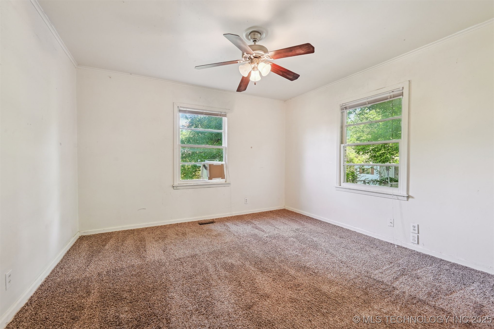 1534 E 54th Place