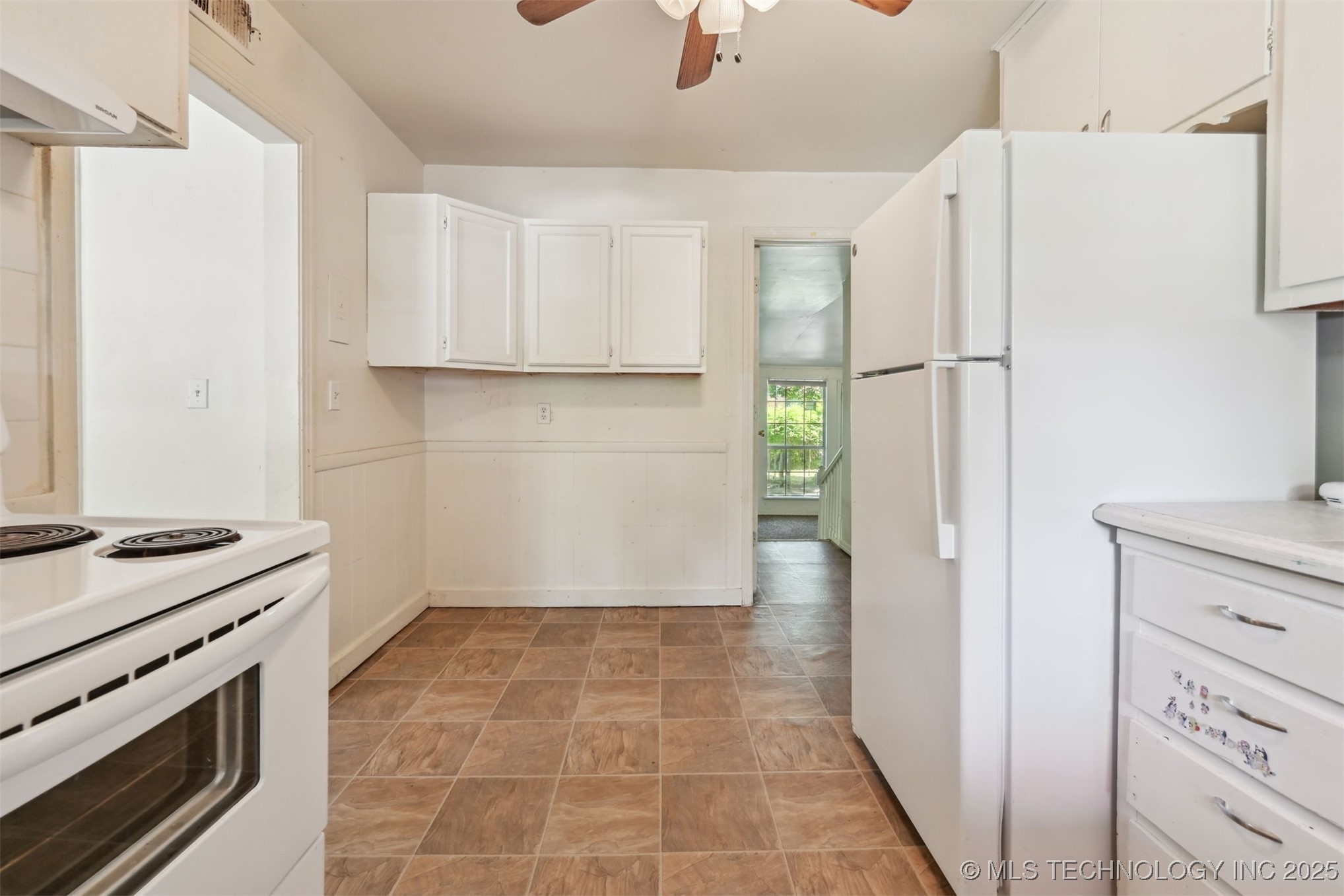 1534 E 54th Place