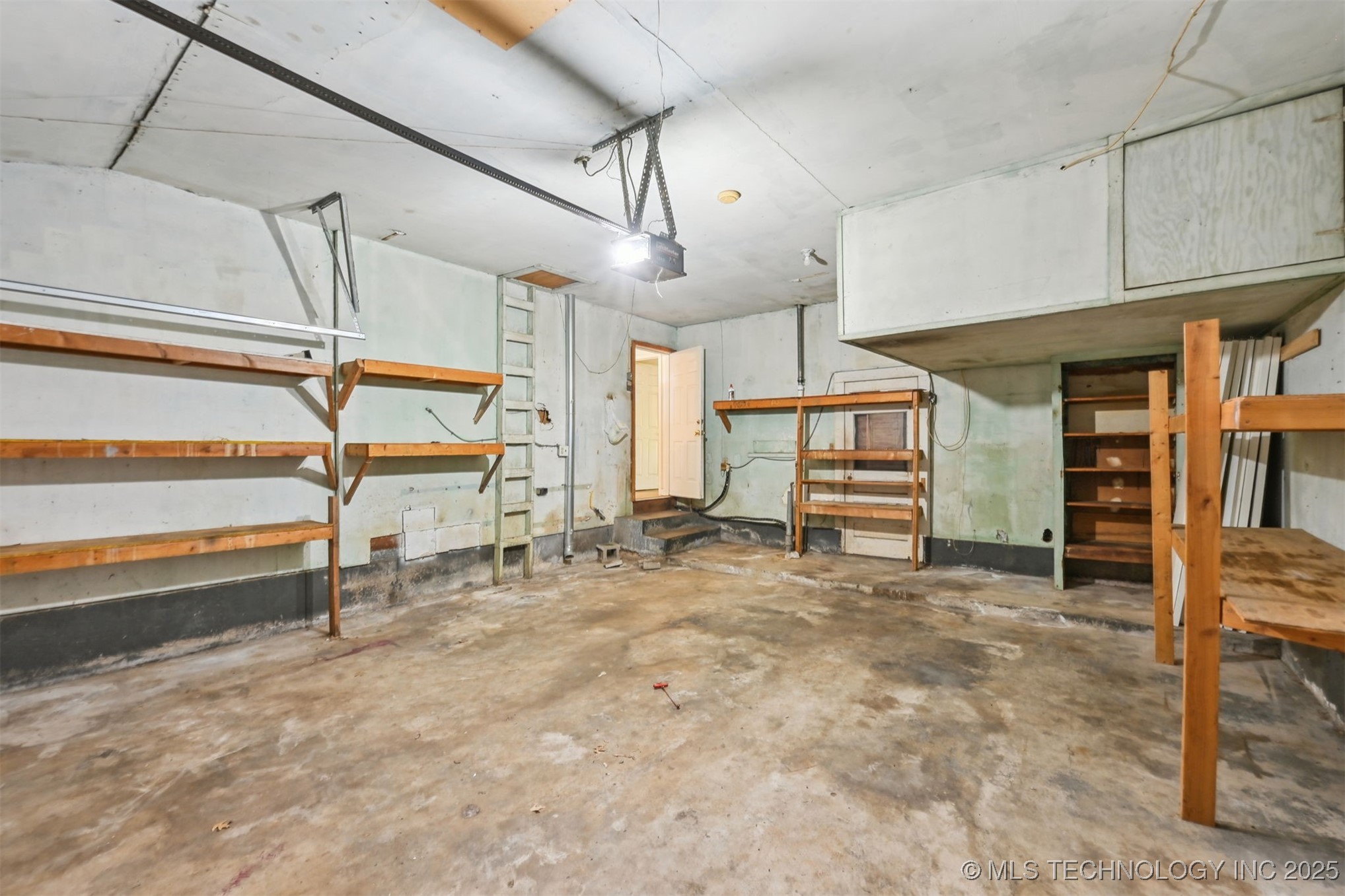 1534 E 54th Place