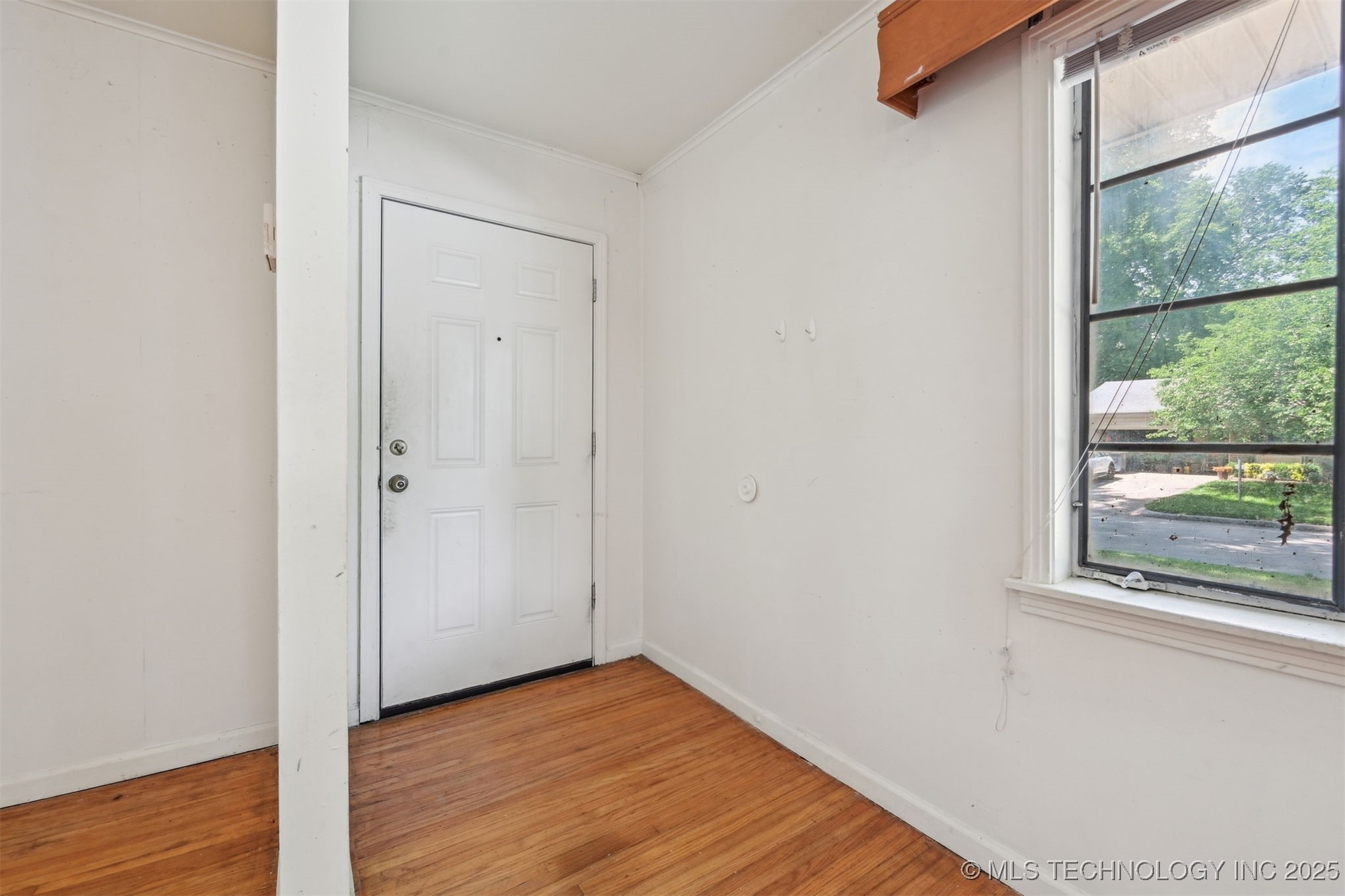 1534 E 54th Place