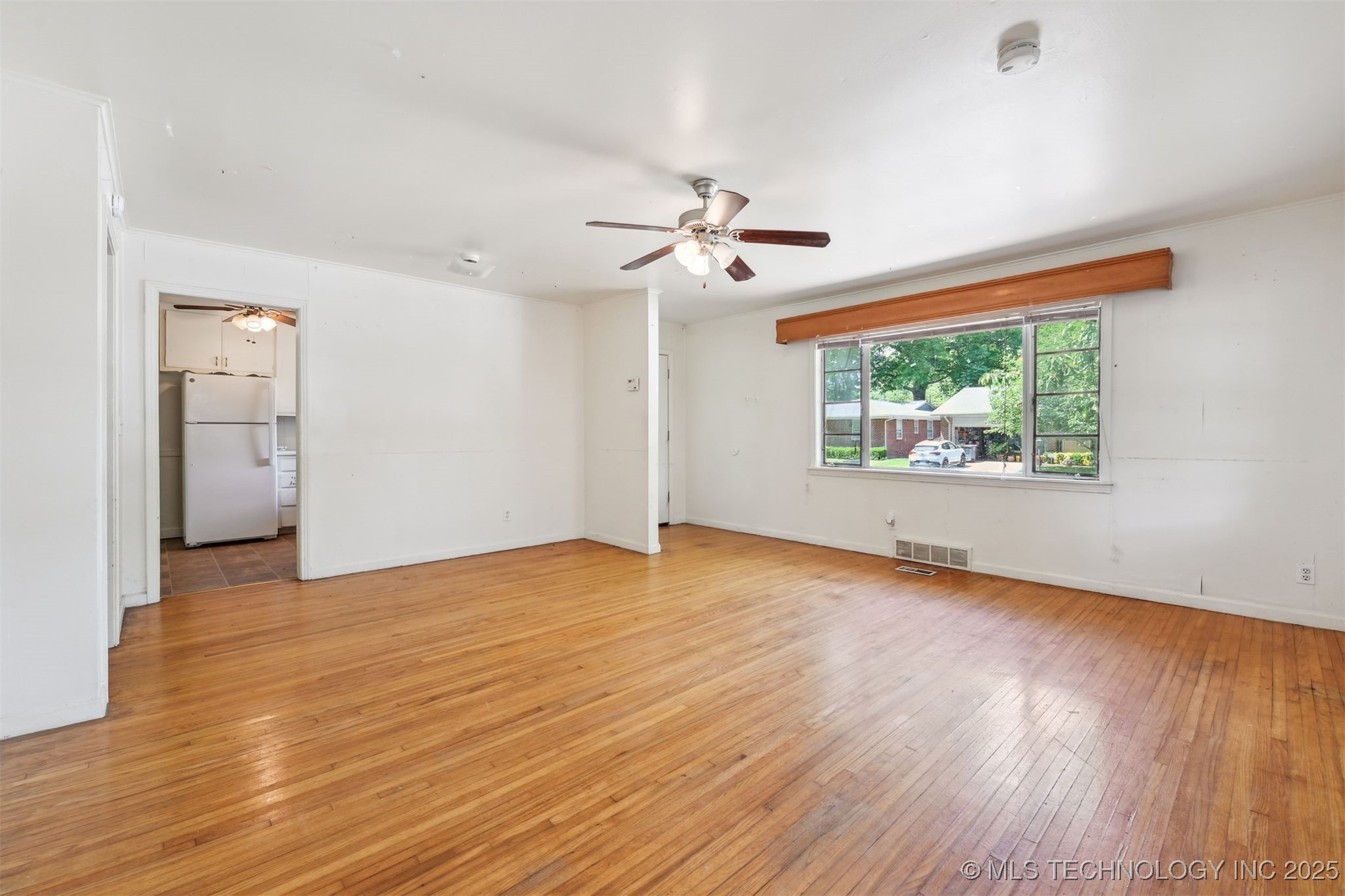 1534 E 54th Place