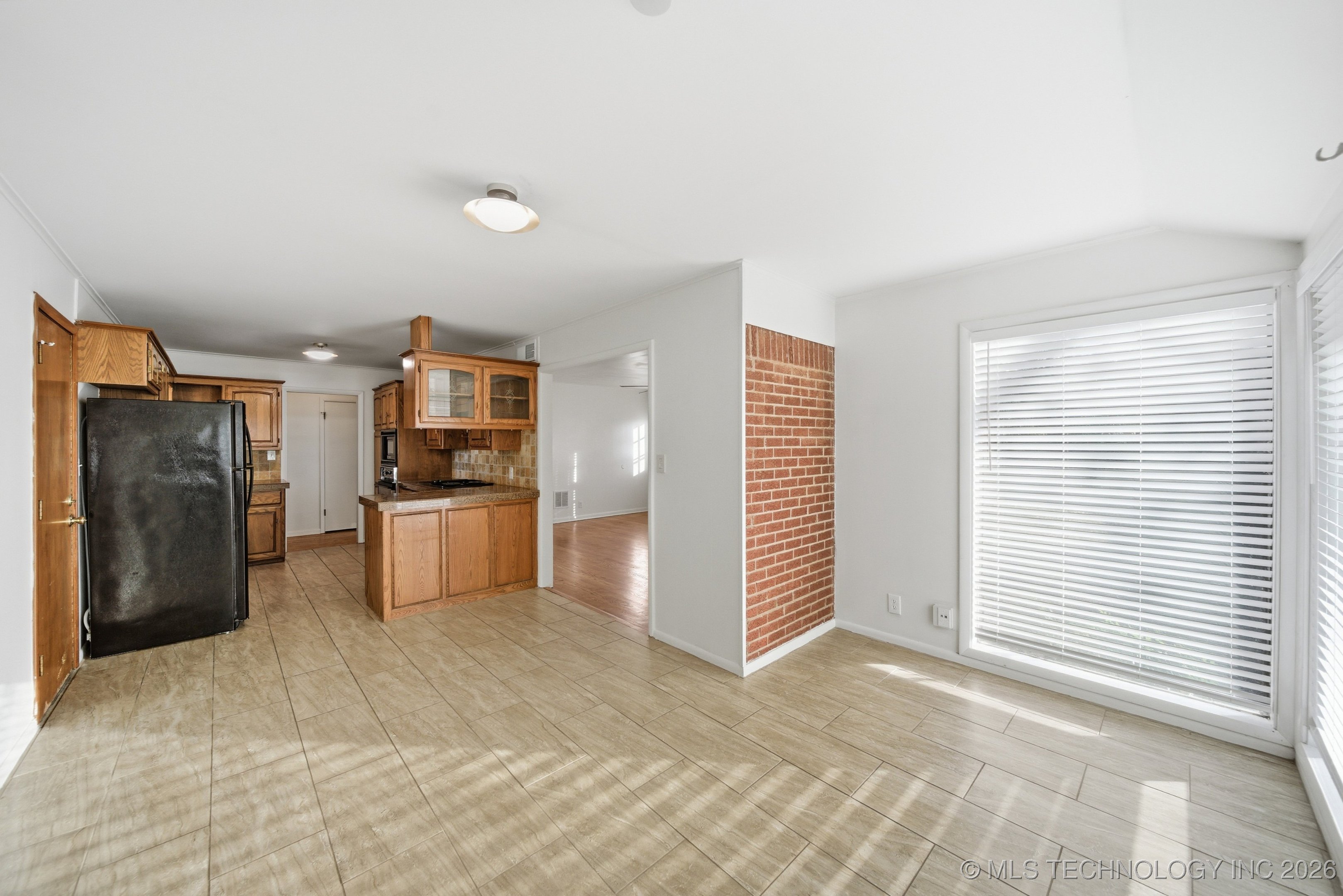 4606 E 57th Place