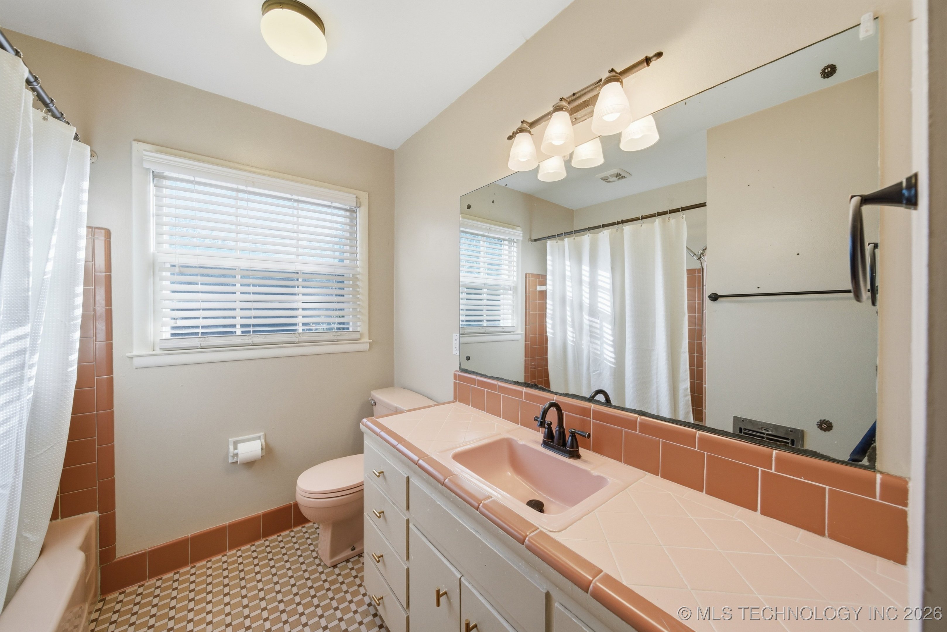 4606 E 57th Place