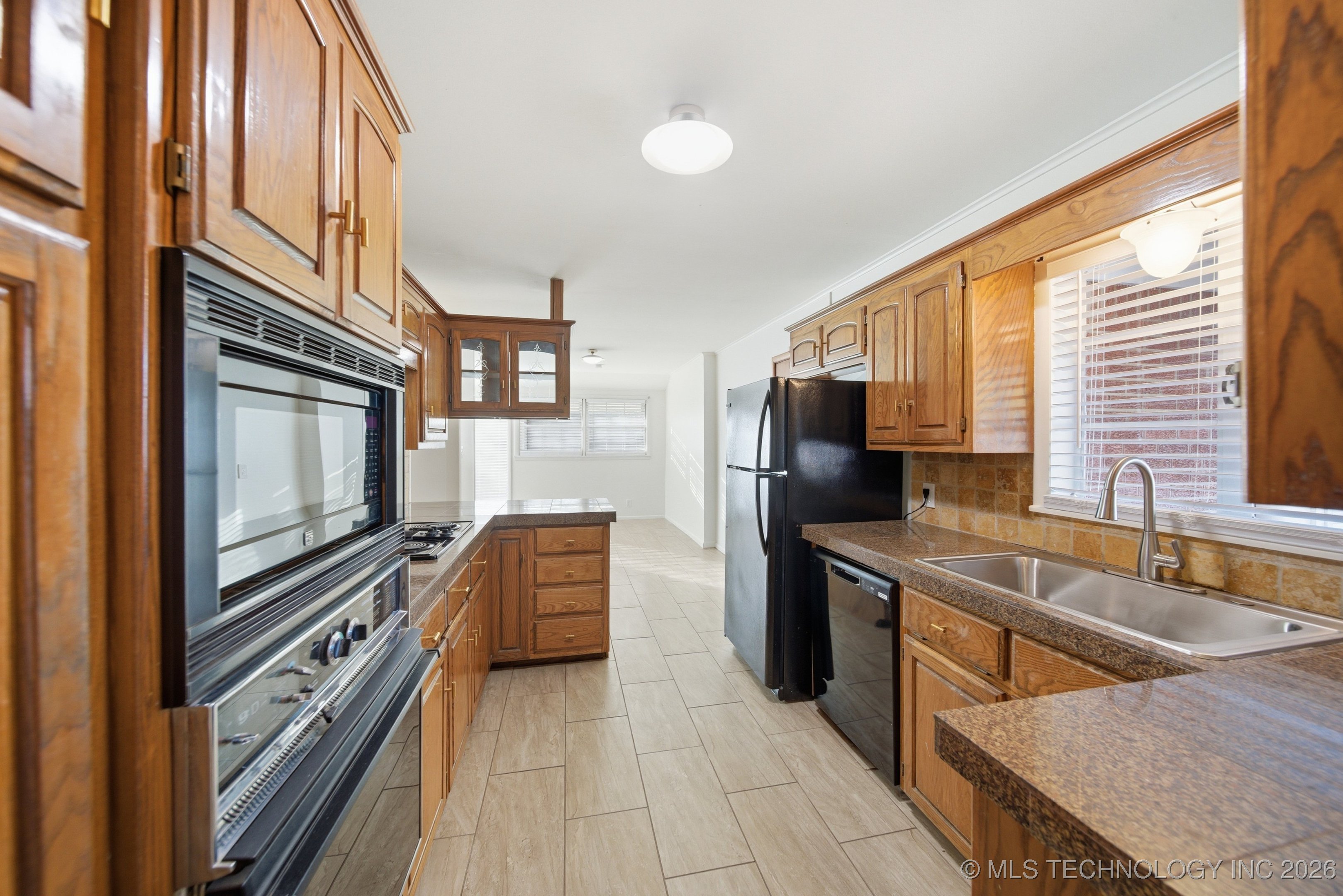 4606 E 57th Place