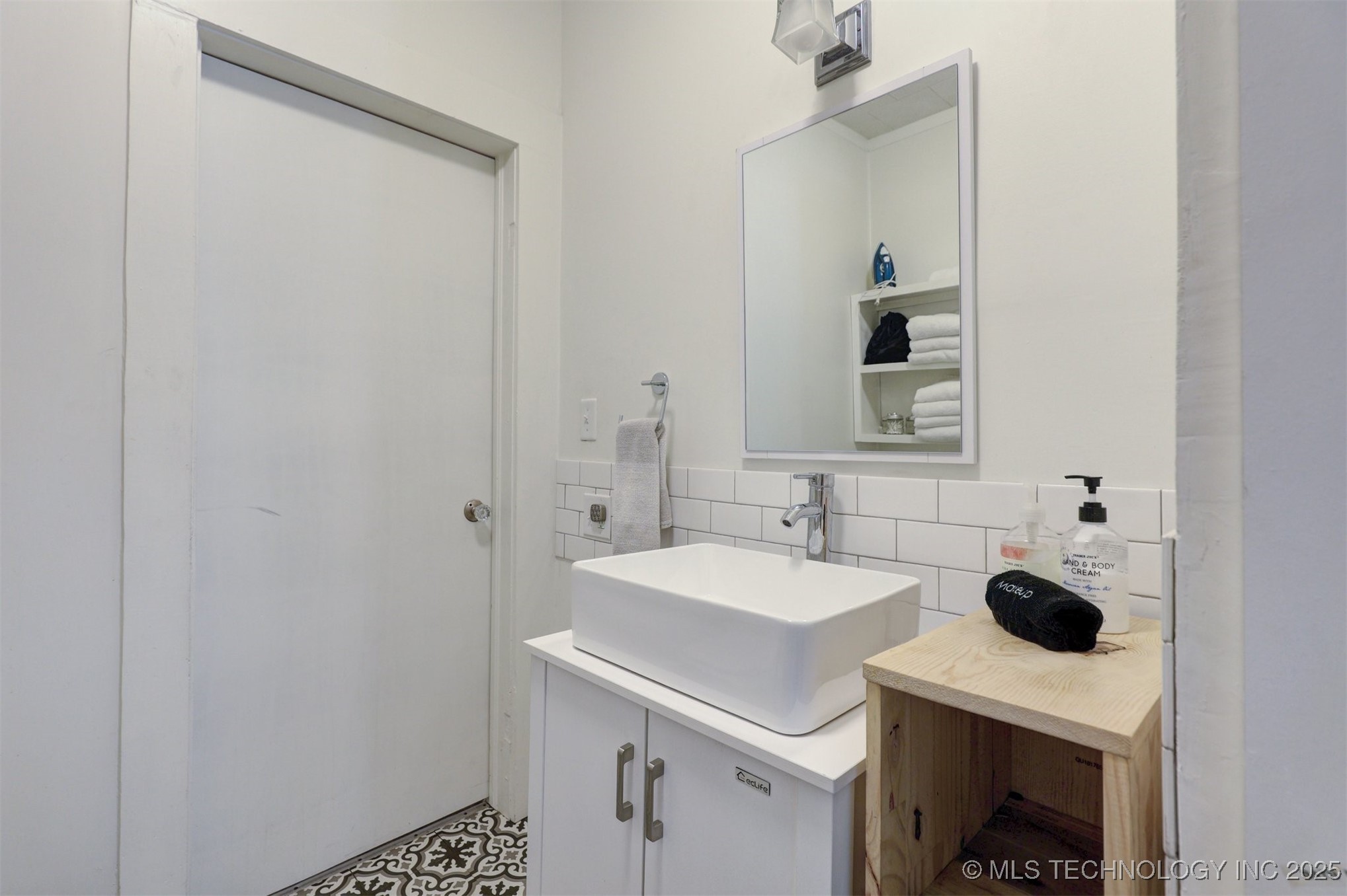 2015 W Easton Street