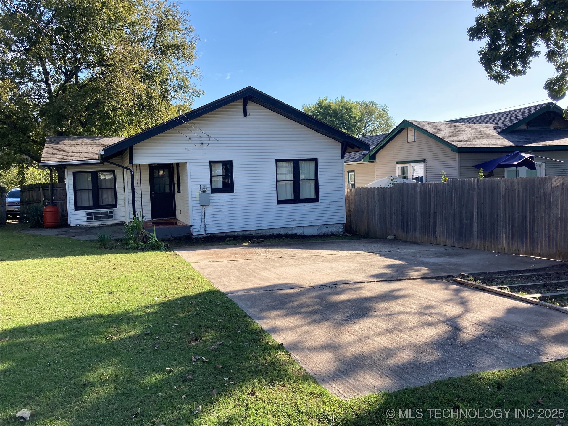 2015 W Easton Street